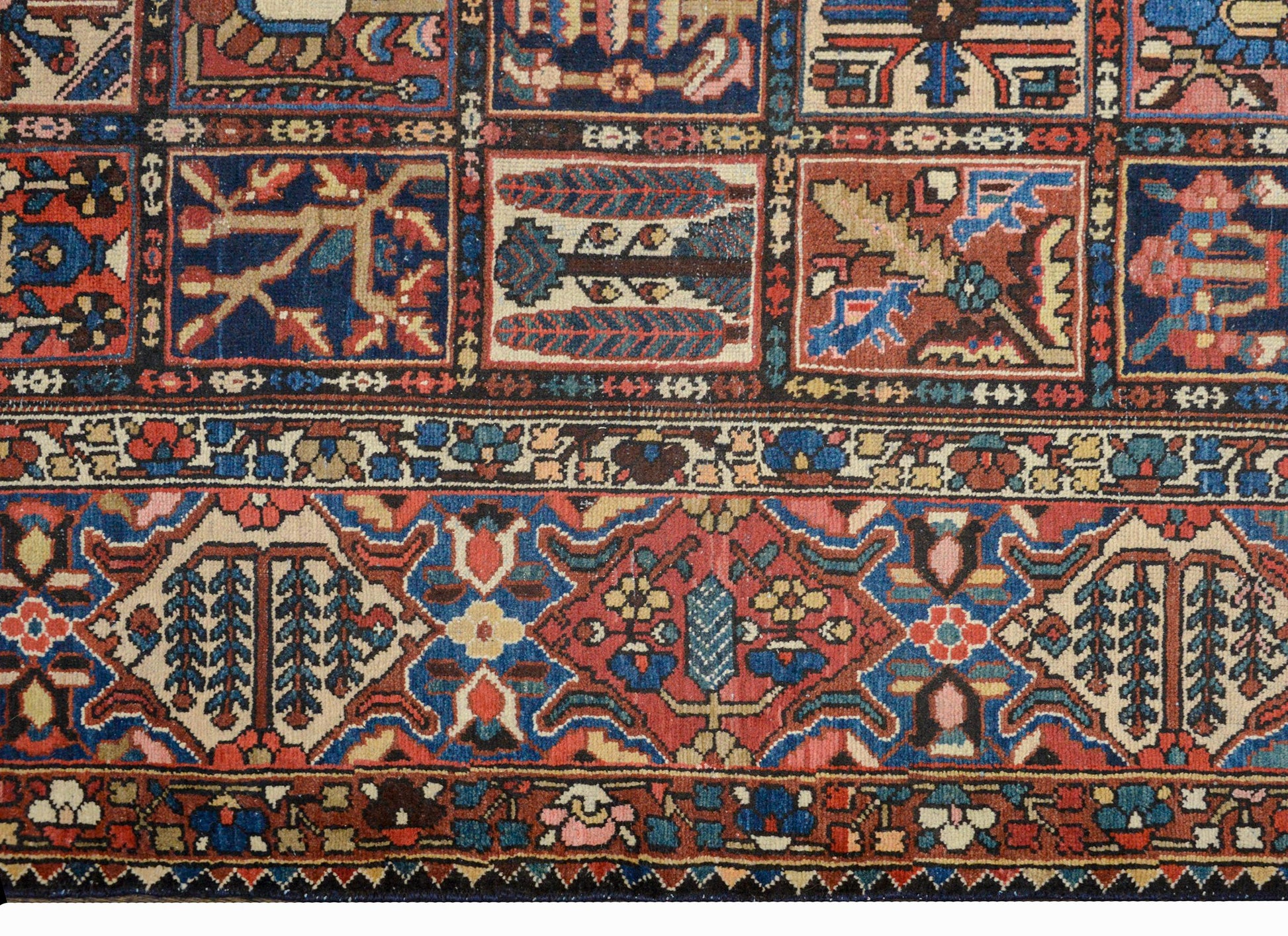 Wonderful Early 20th Century Bakhtiari Rug For Sale