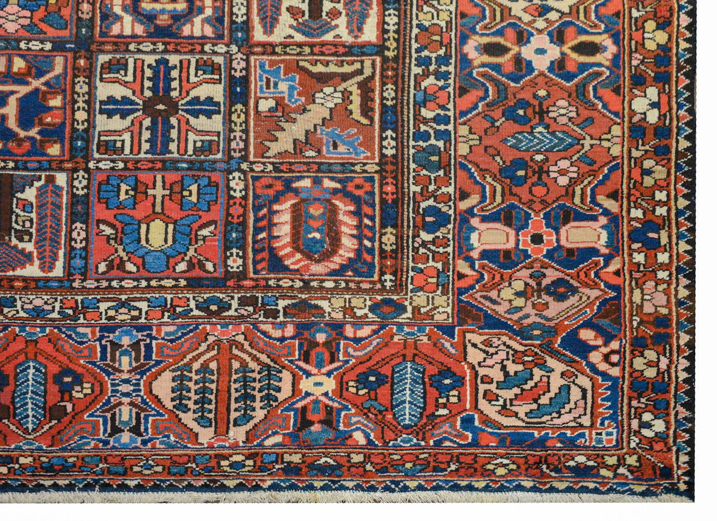 Wonderful Early 20th Century Bakhtiari Rug For Sale