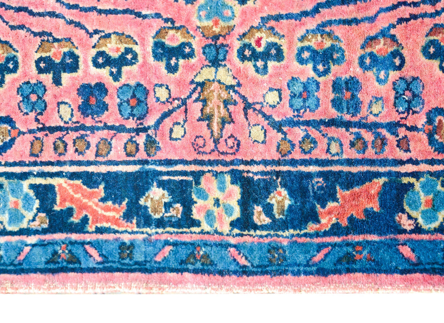Early 20th Century Lilihan Rug For Sale