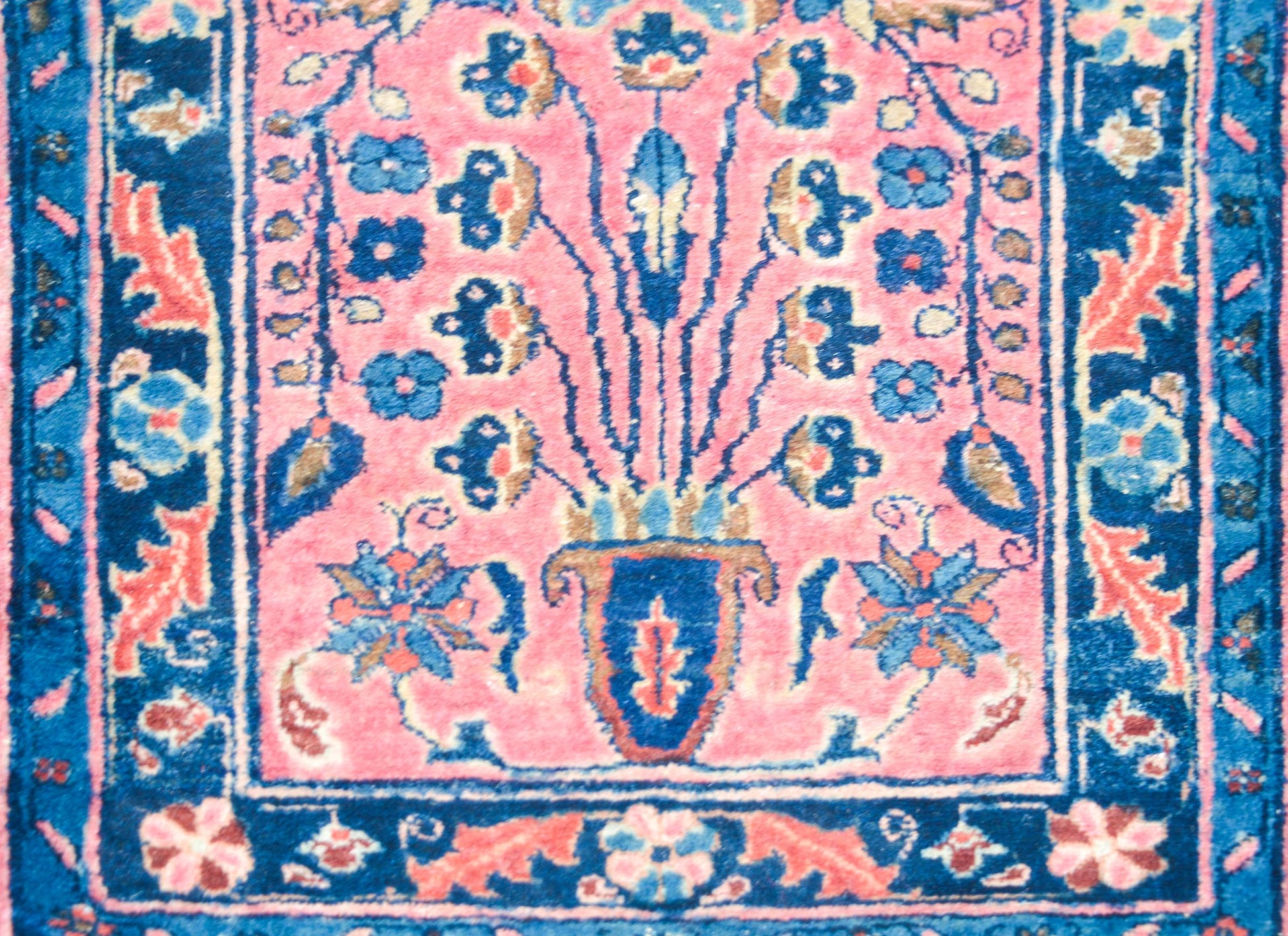Early 20th Century Lilihan Rug For Sale