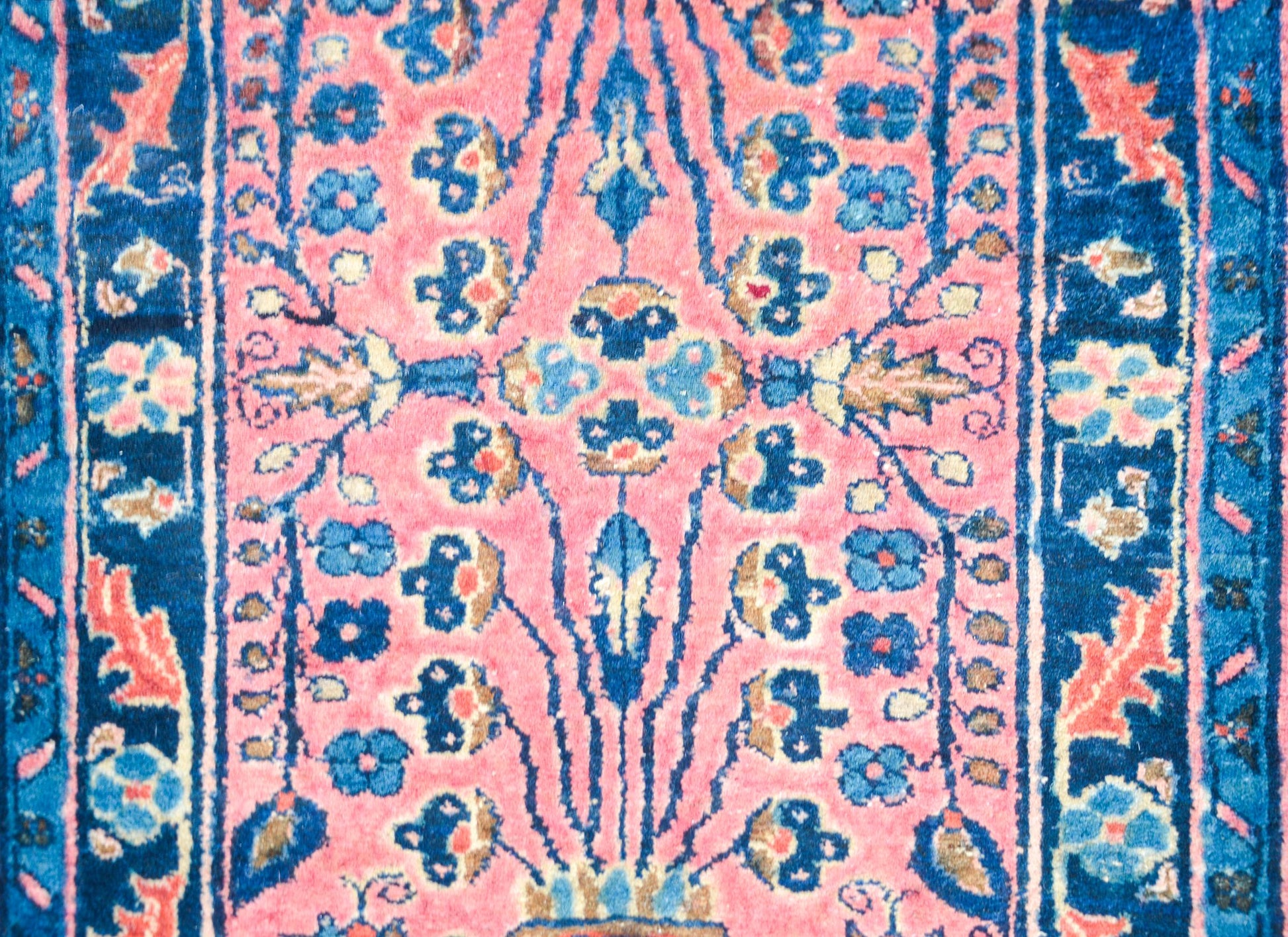 Early 20th Century Lilihan Rug For Sale