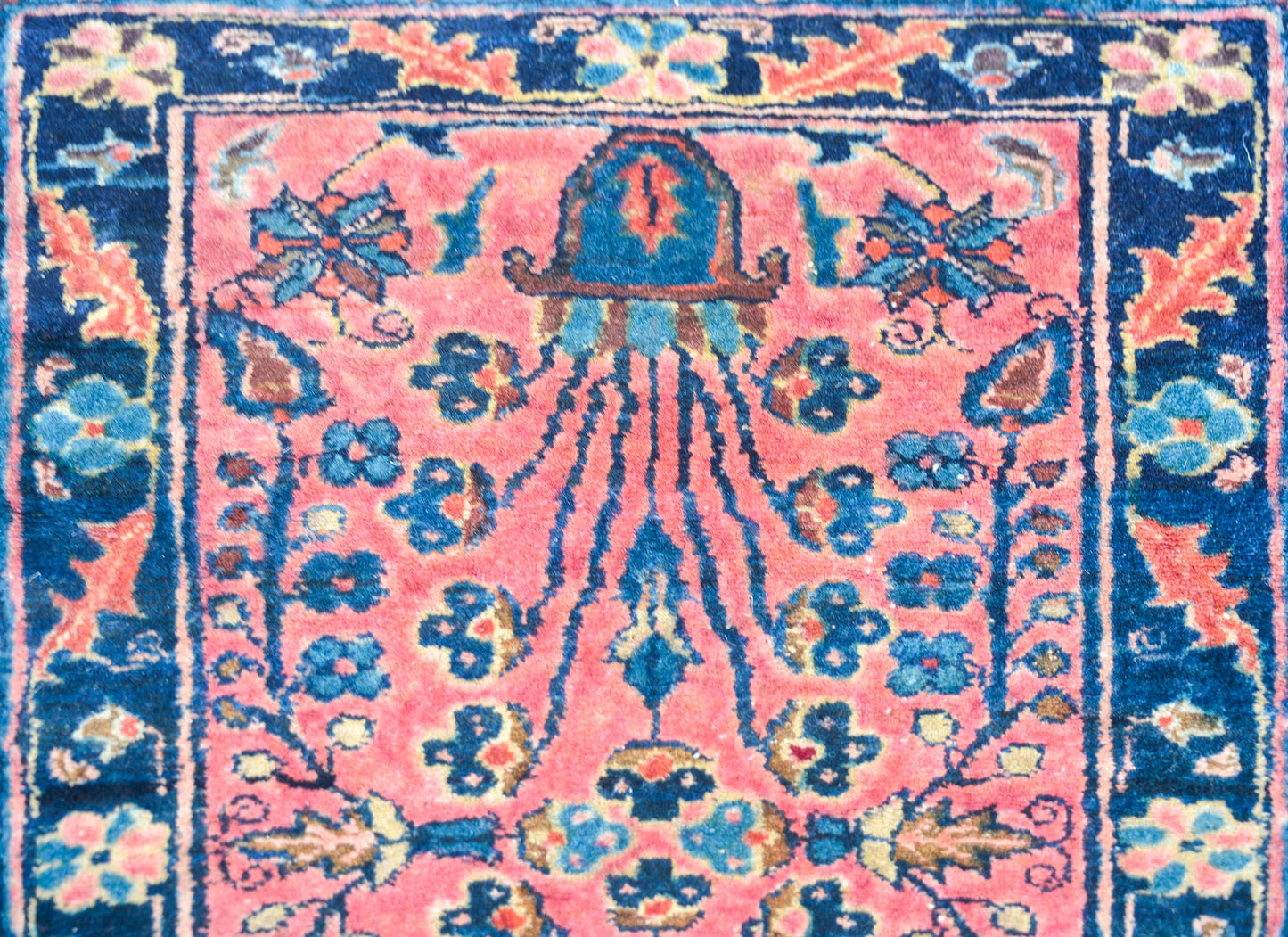 Early 20th Century Lilihan Rug For Sale