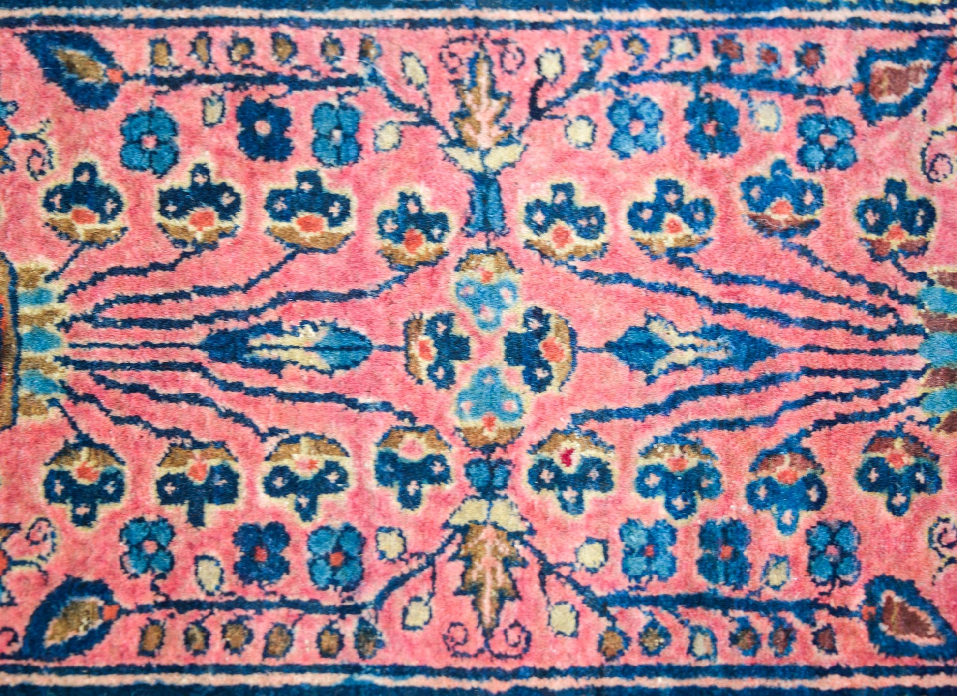 Early 20th Century Lilihan Rug For Sale
