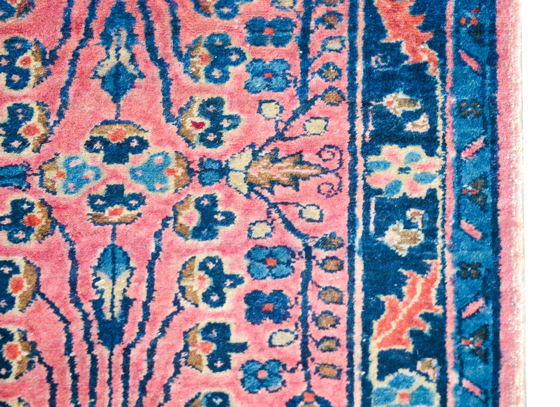 Early 20th Century Lilihan Rug For Sale
