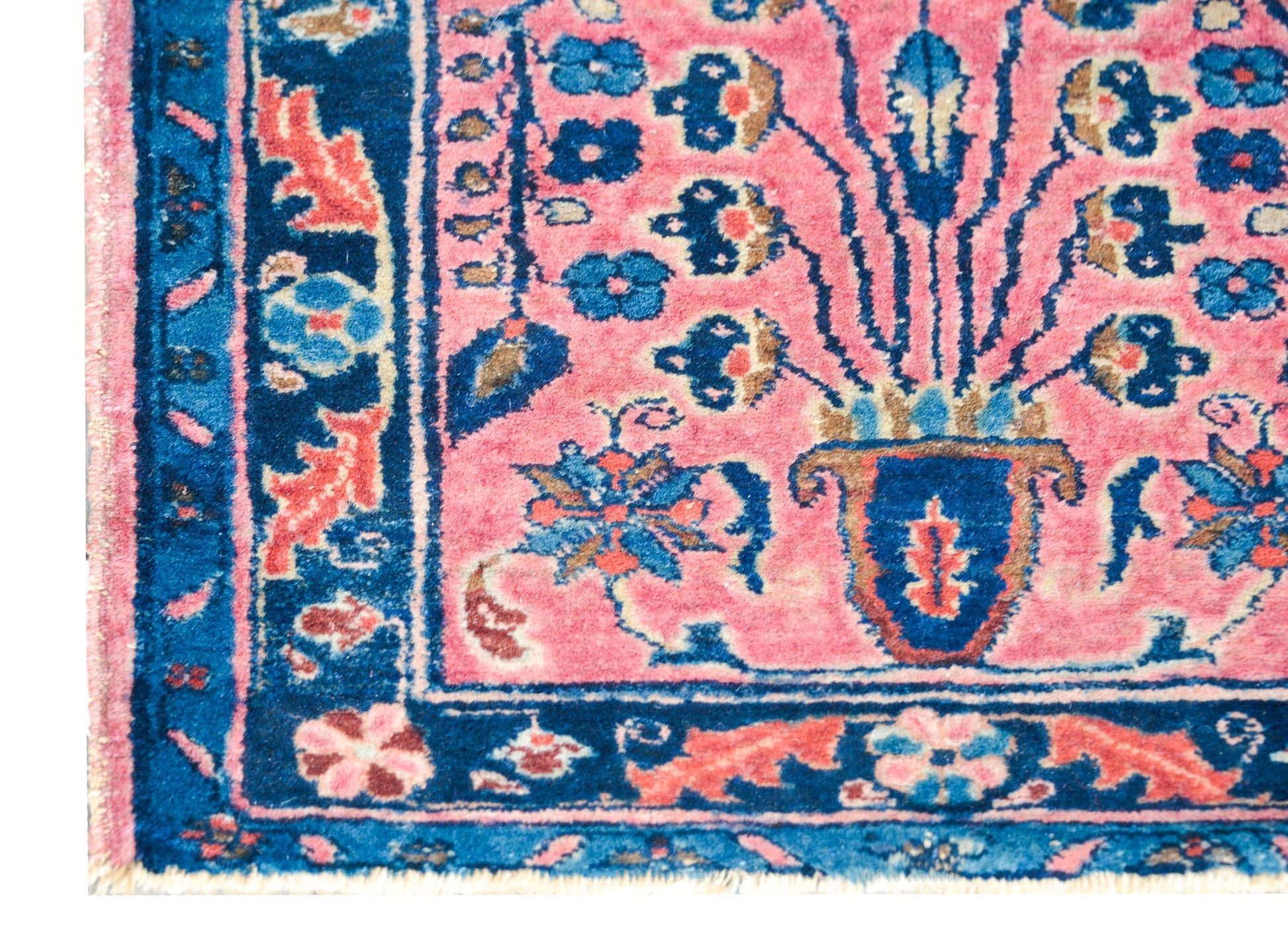 Early 20th Century Lilihan Rug For Sale