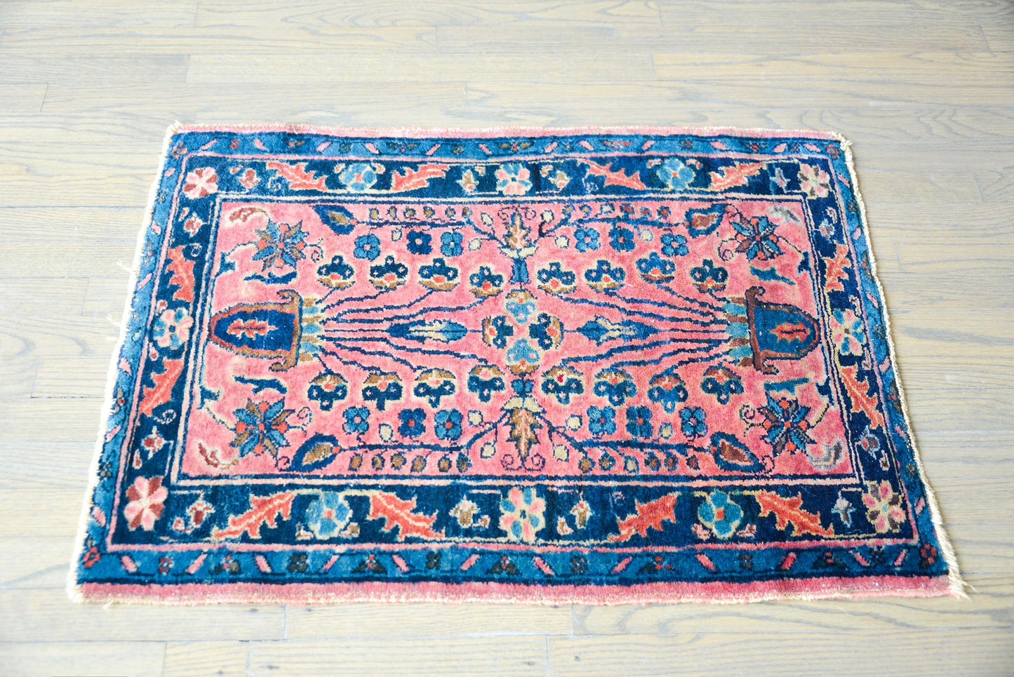 Early 20th Century Lilihan Rug For Sale