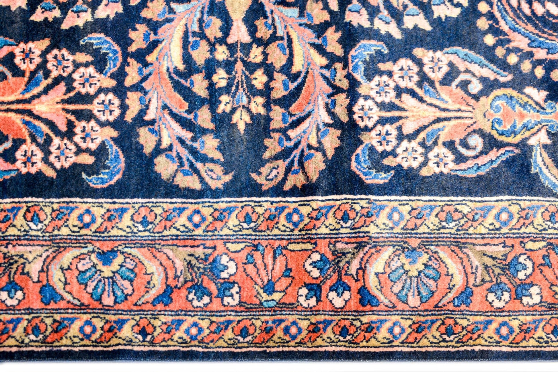 Gorgeous Early 20th Century Lilihan Rug For Sale