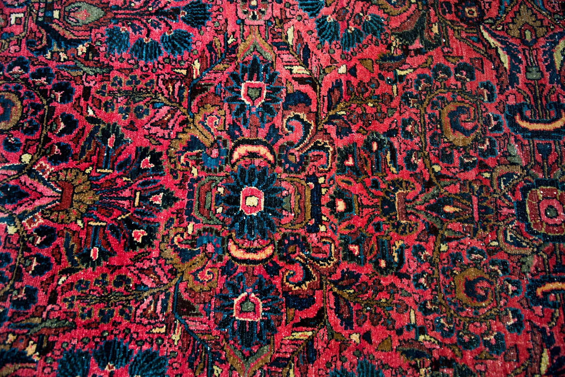 Early 20th Century Persian Dargazin Rug For Sale