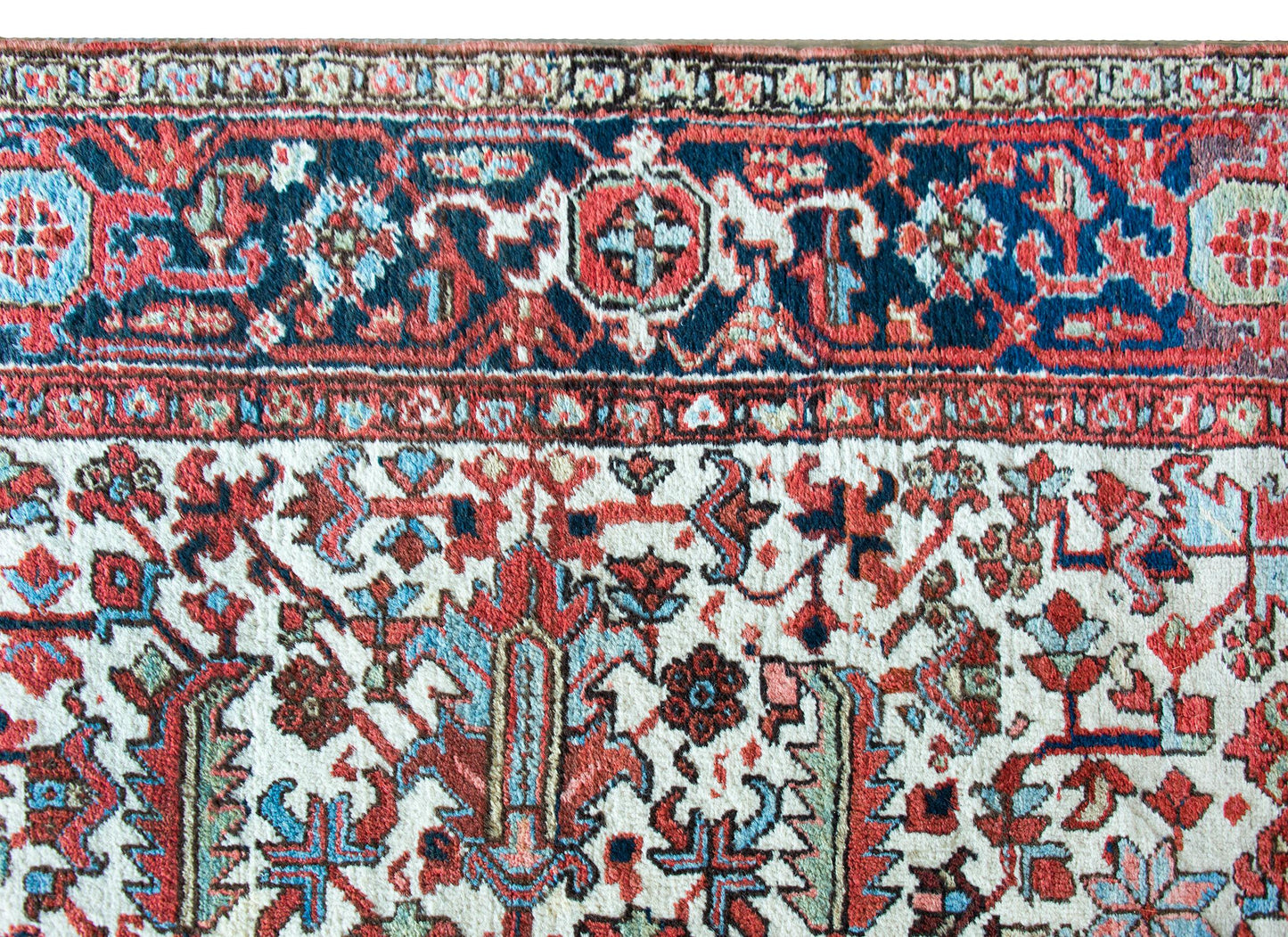 Early 20th Century Persian Heriz Rug For Sale