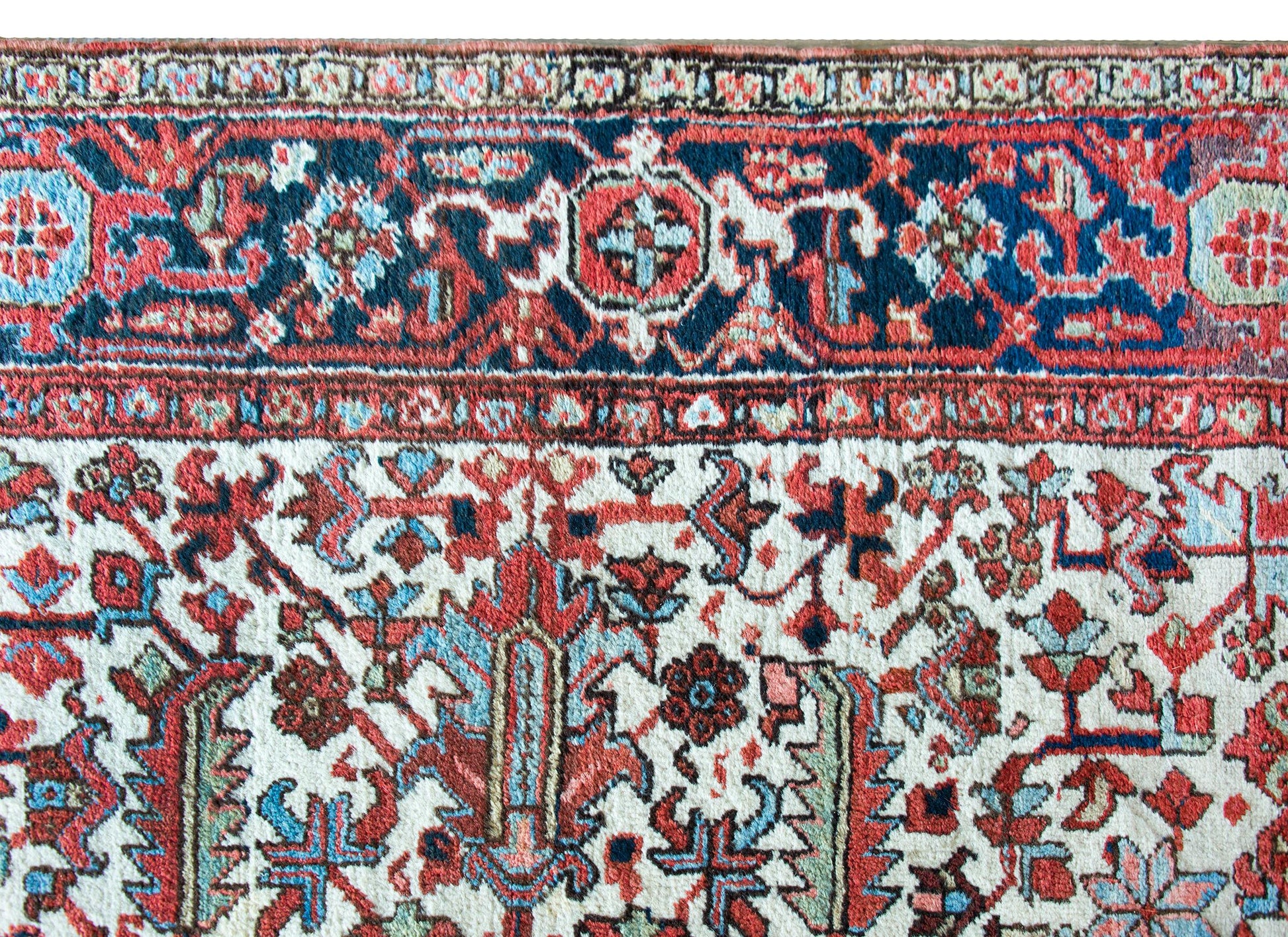 Early 20th Century Persian Heriz Rug For Sale