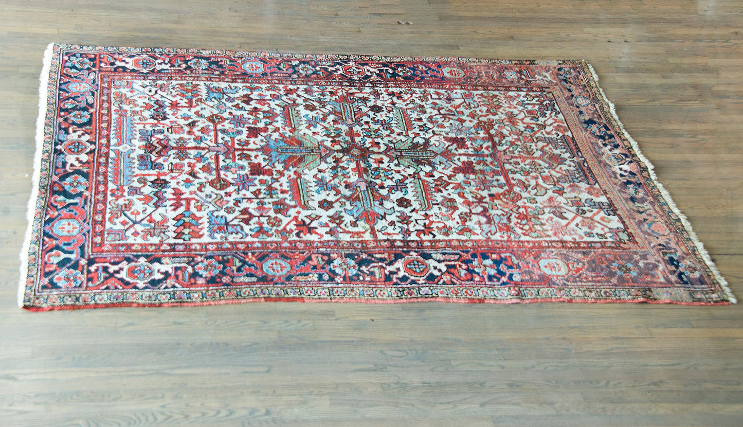 Early 20th Century Persian Heriz Rug For Sale