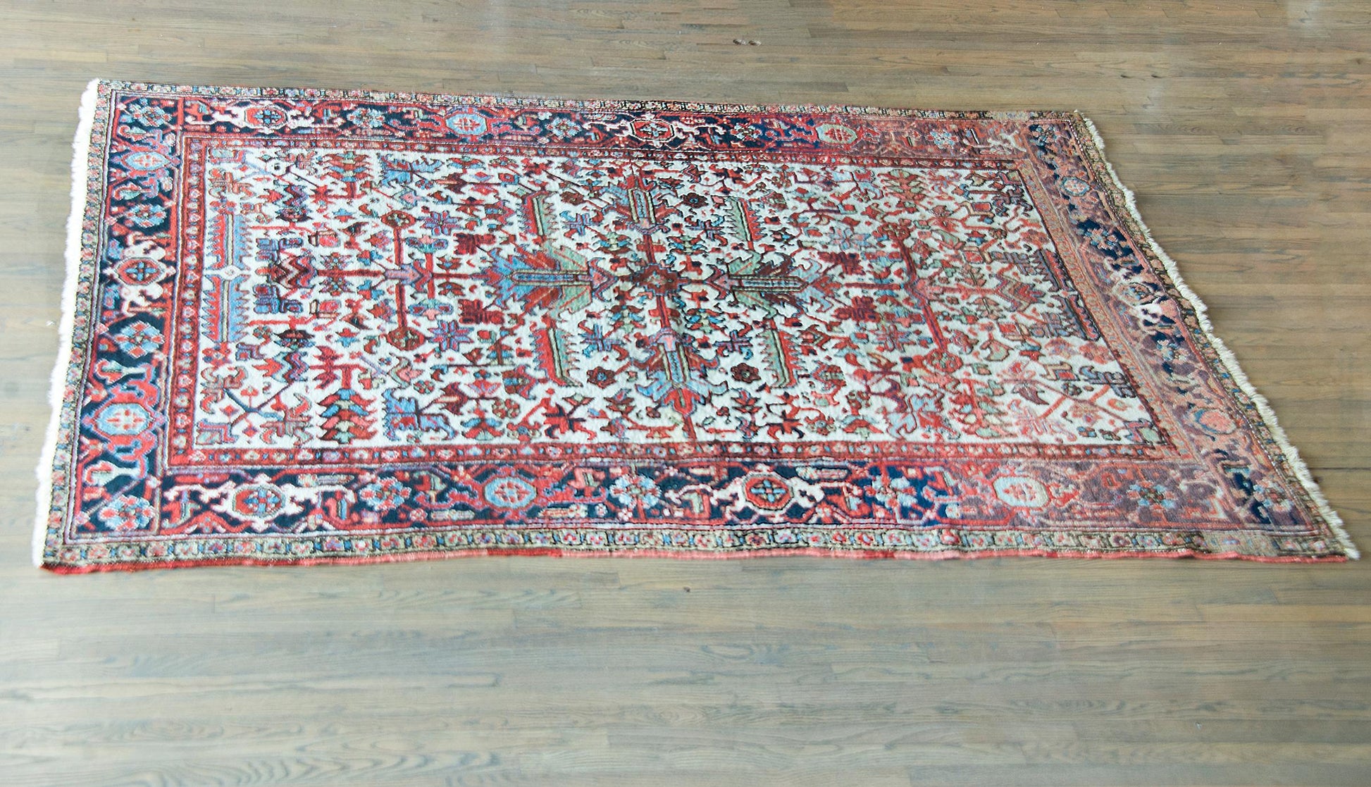 Early 20th Century Persian Heriz Rug For Sale