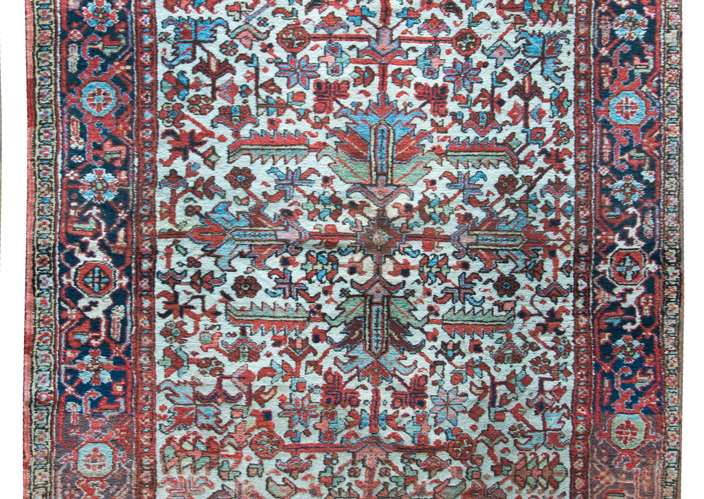 Early 20th Century Persian Heriz Rug For Sale