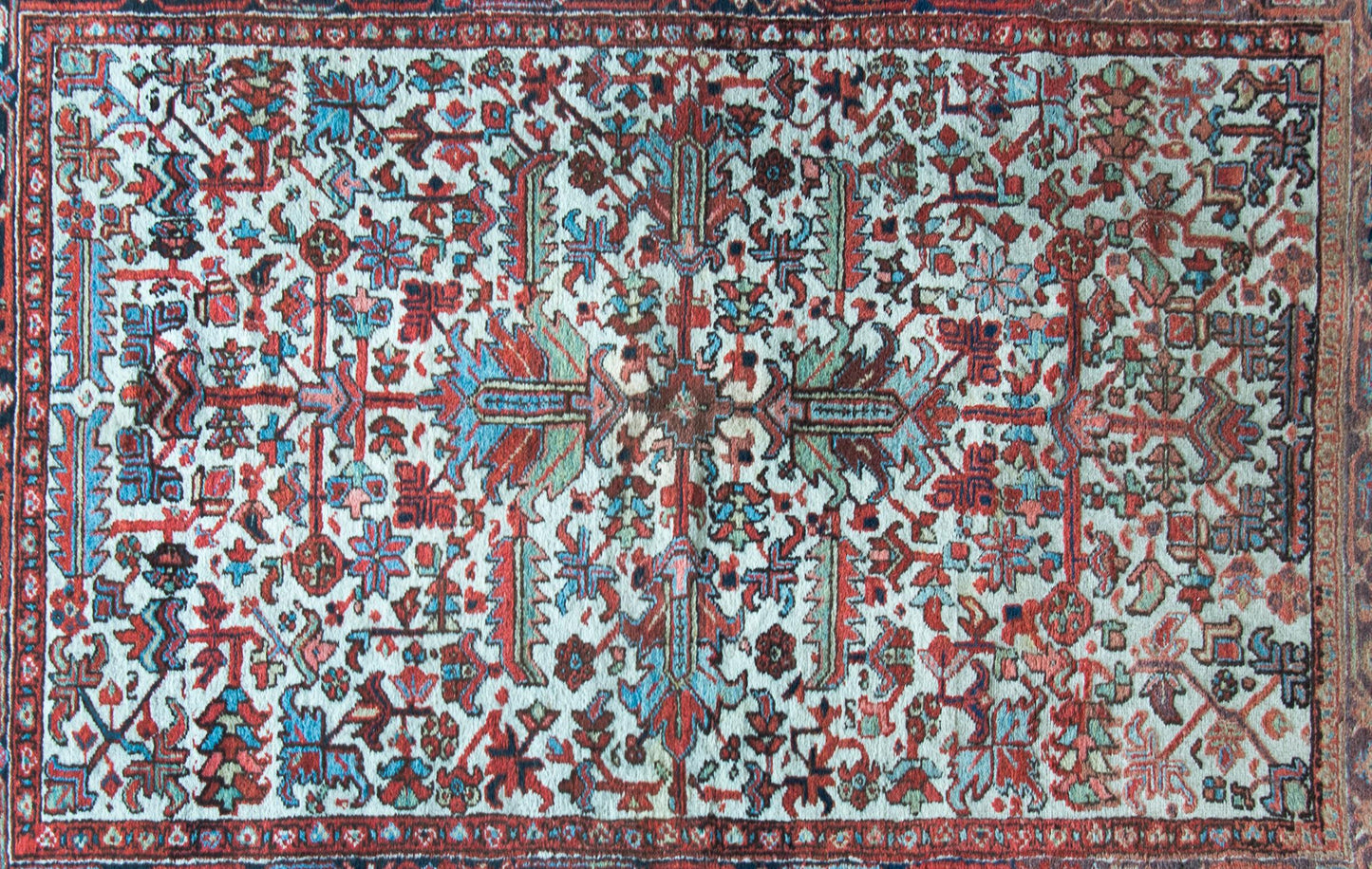 Early 20th Century Persian Heriz Rug For Sale