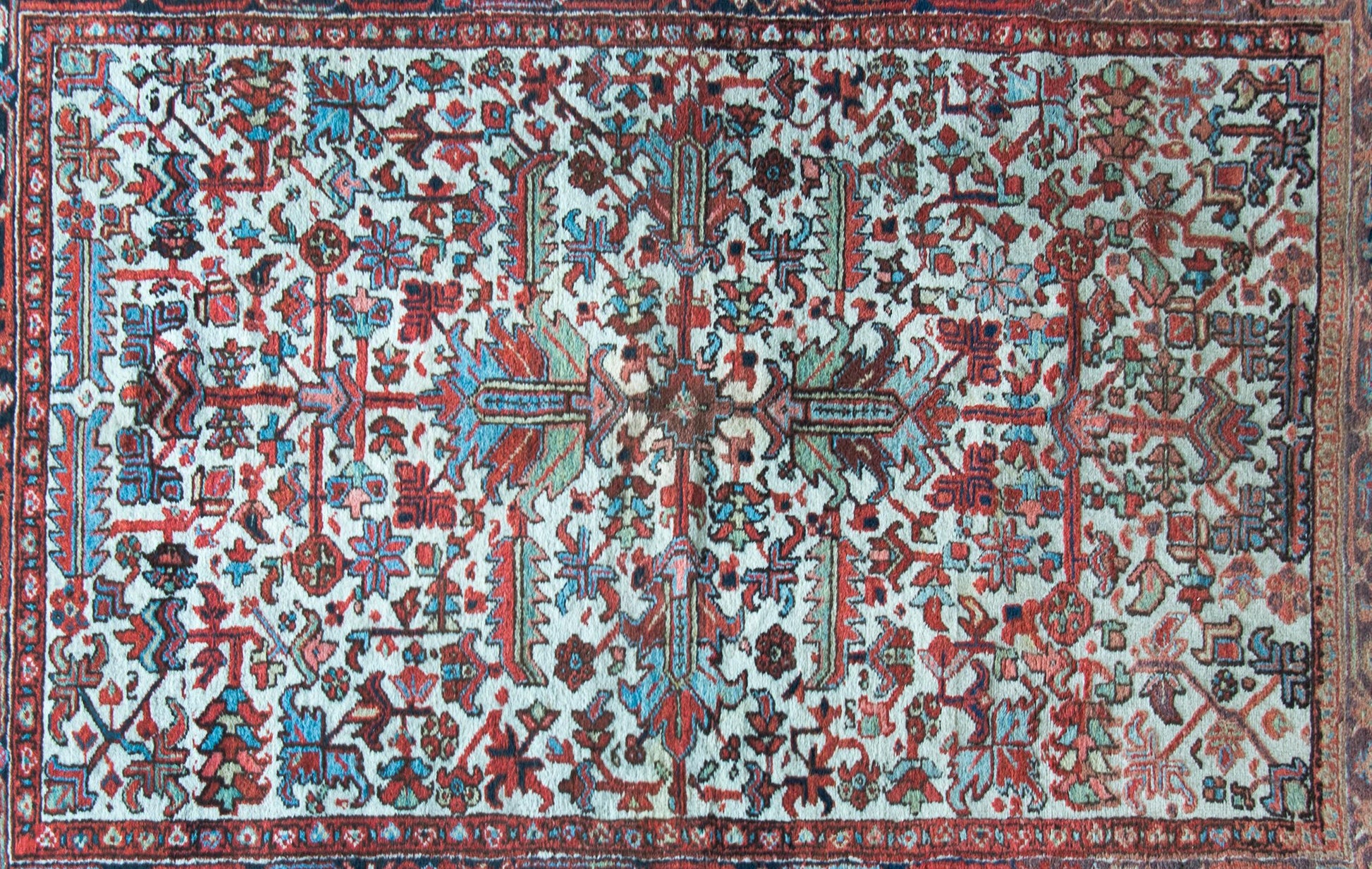 Early 20th Century Persian Heriz Rug For Sale