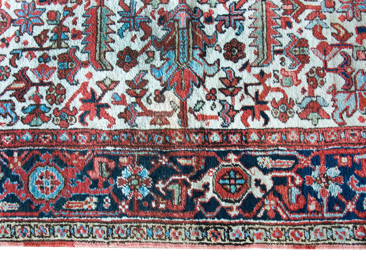 Early 20th Century Persian Heriz Rug For Sale