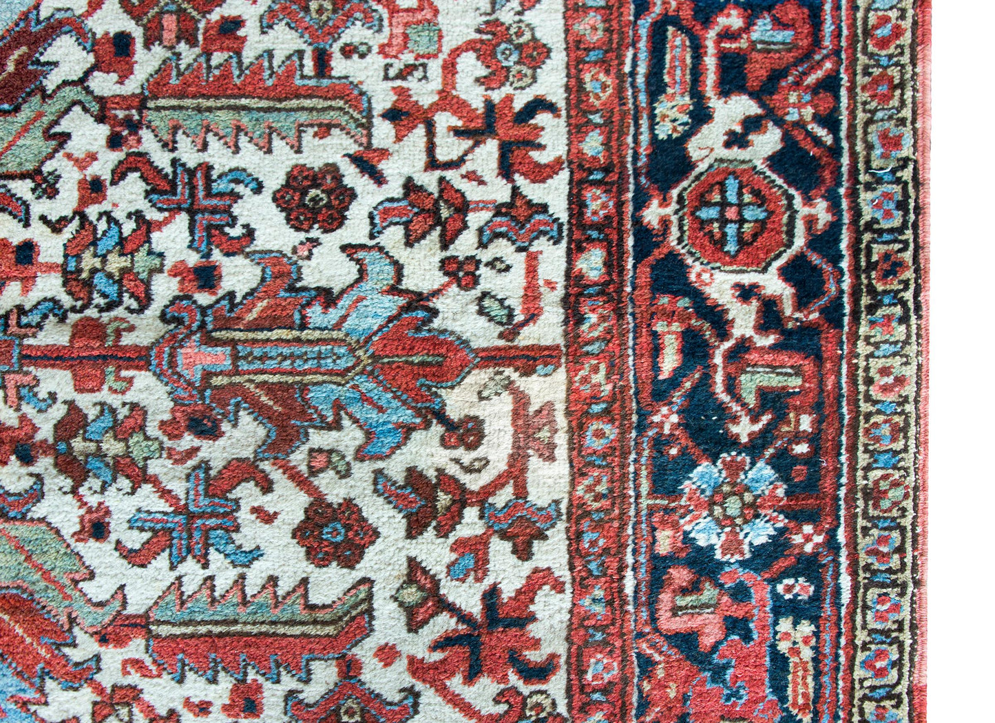 Early 20th Century Persian Heriz Rug For Sale