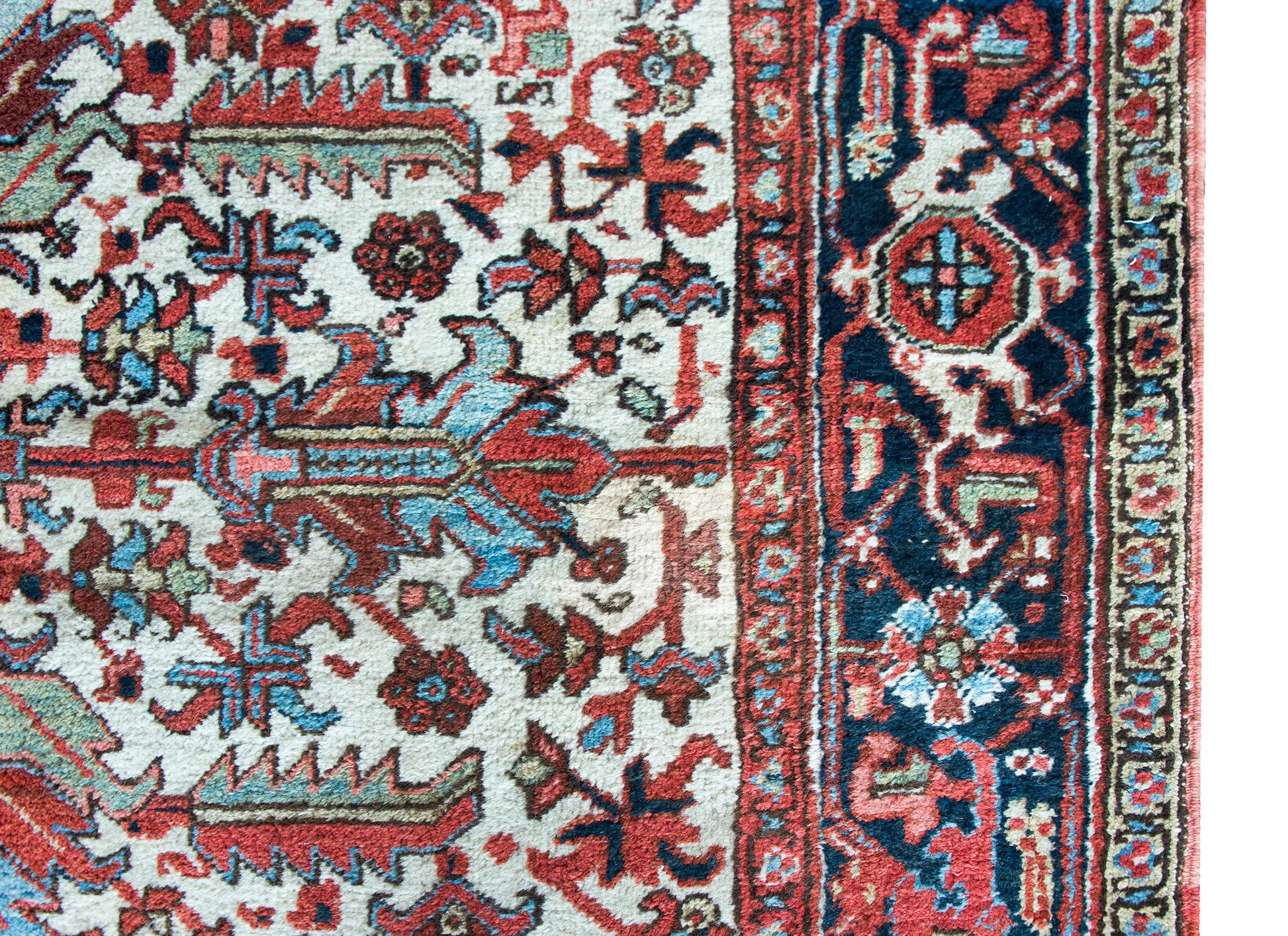 Early 20th Century Persian Heriz Rug For Sale