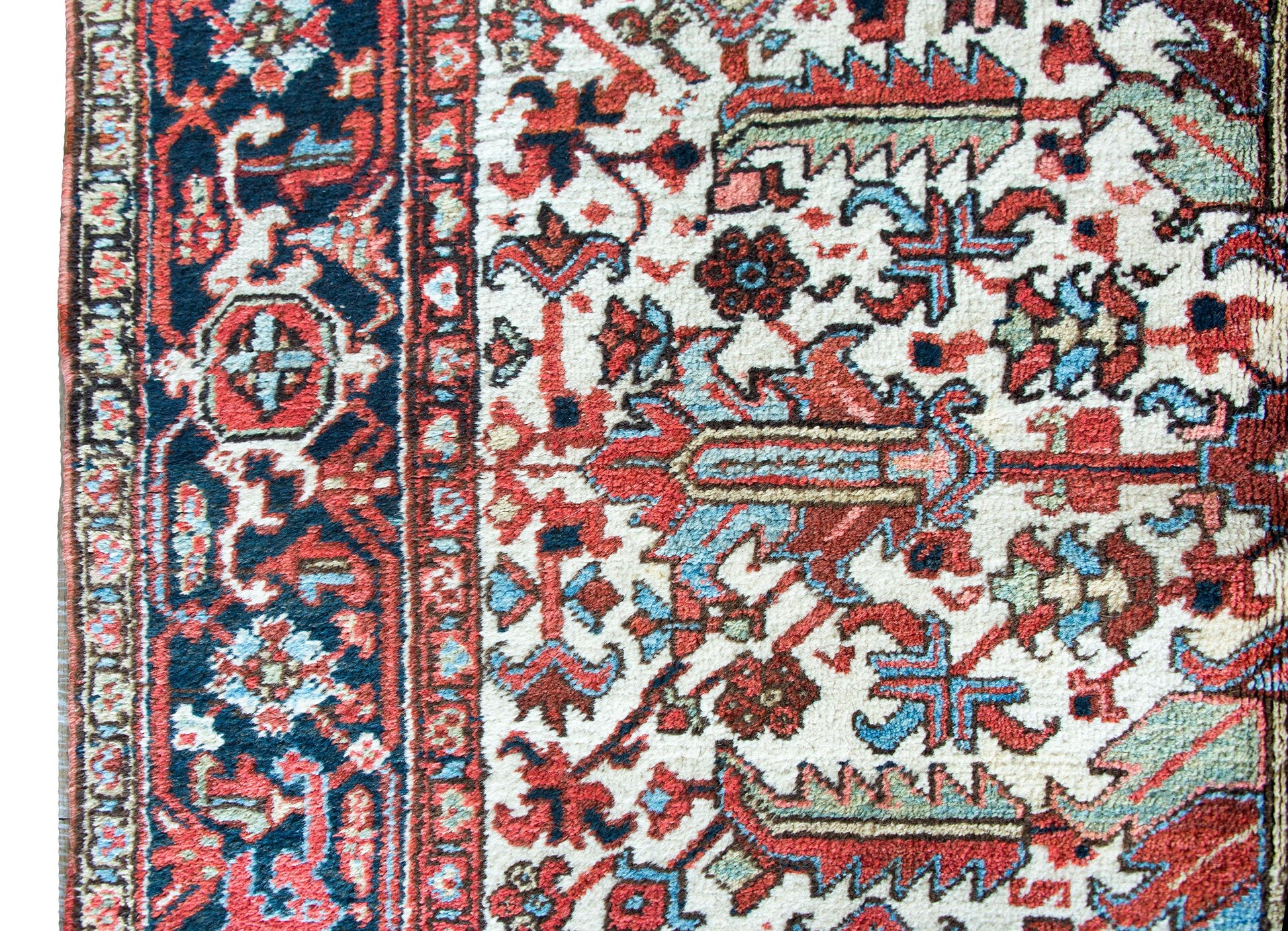Early 20th Century Persian Heriz Rug For Sale
