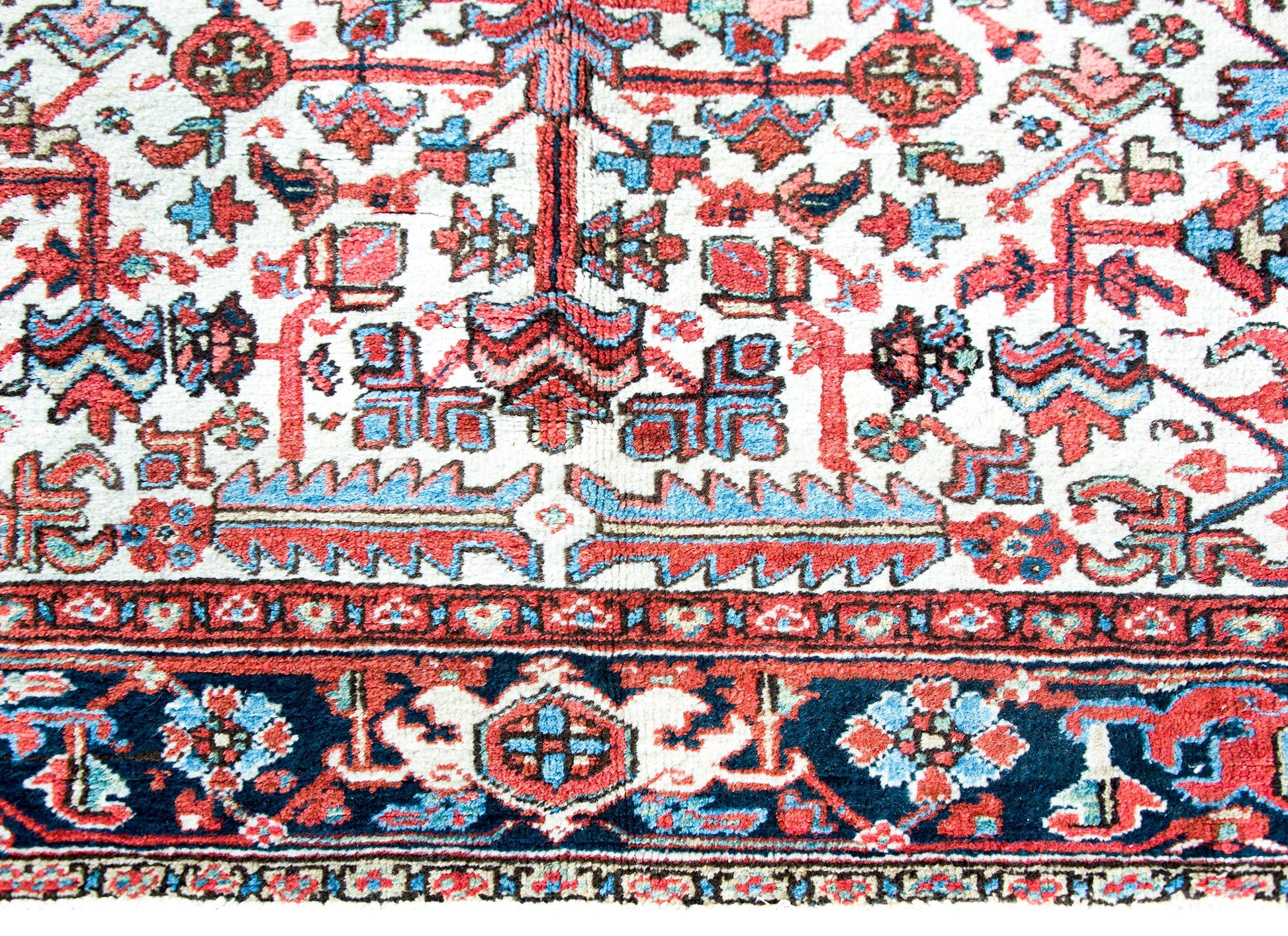 Early 20th Century Persian Heriz Rug For Sale