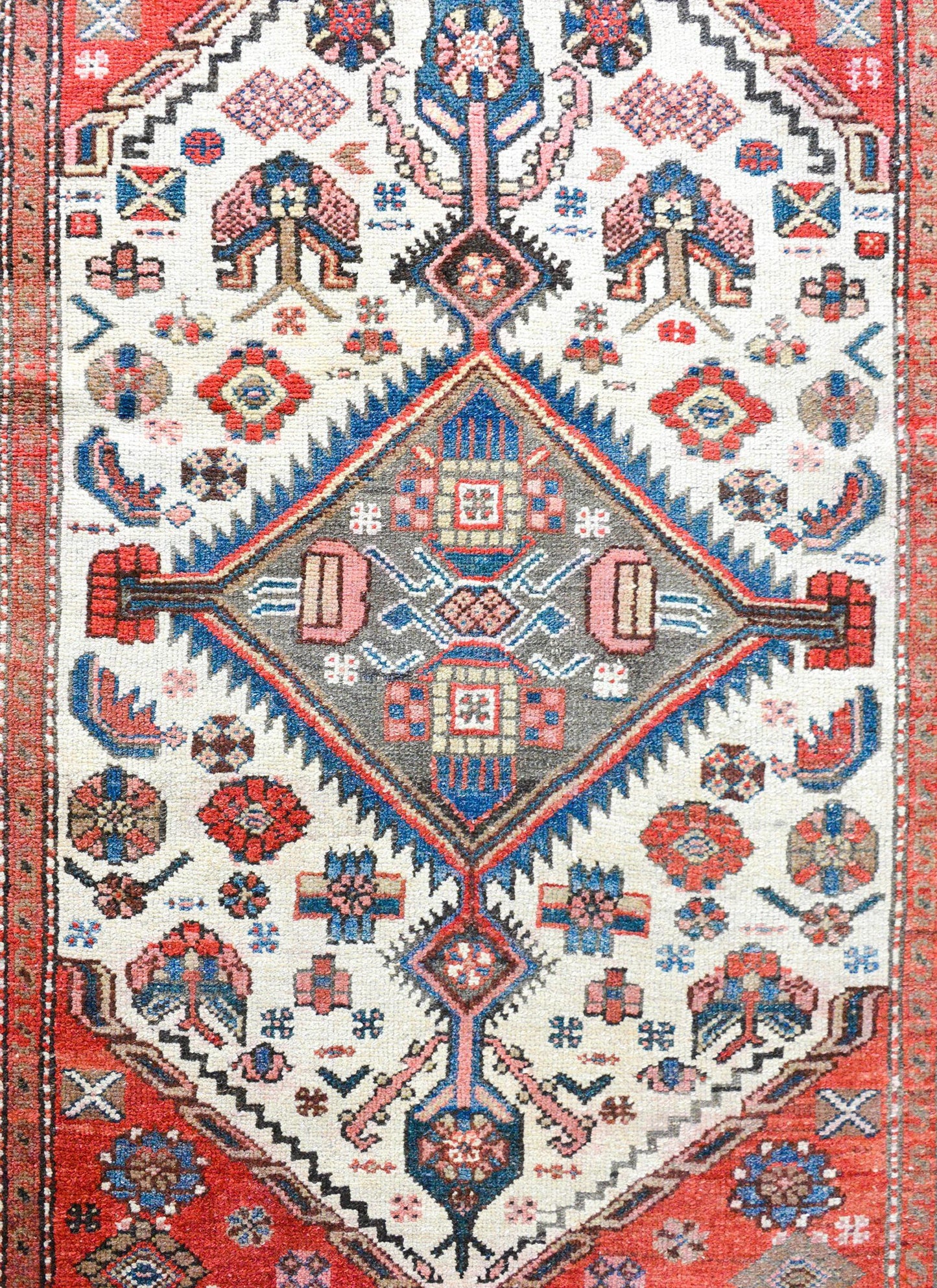 Early 20th Century Bakhtiari Rug For Sale