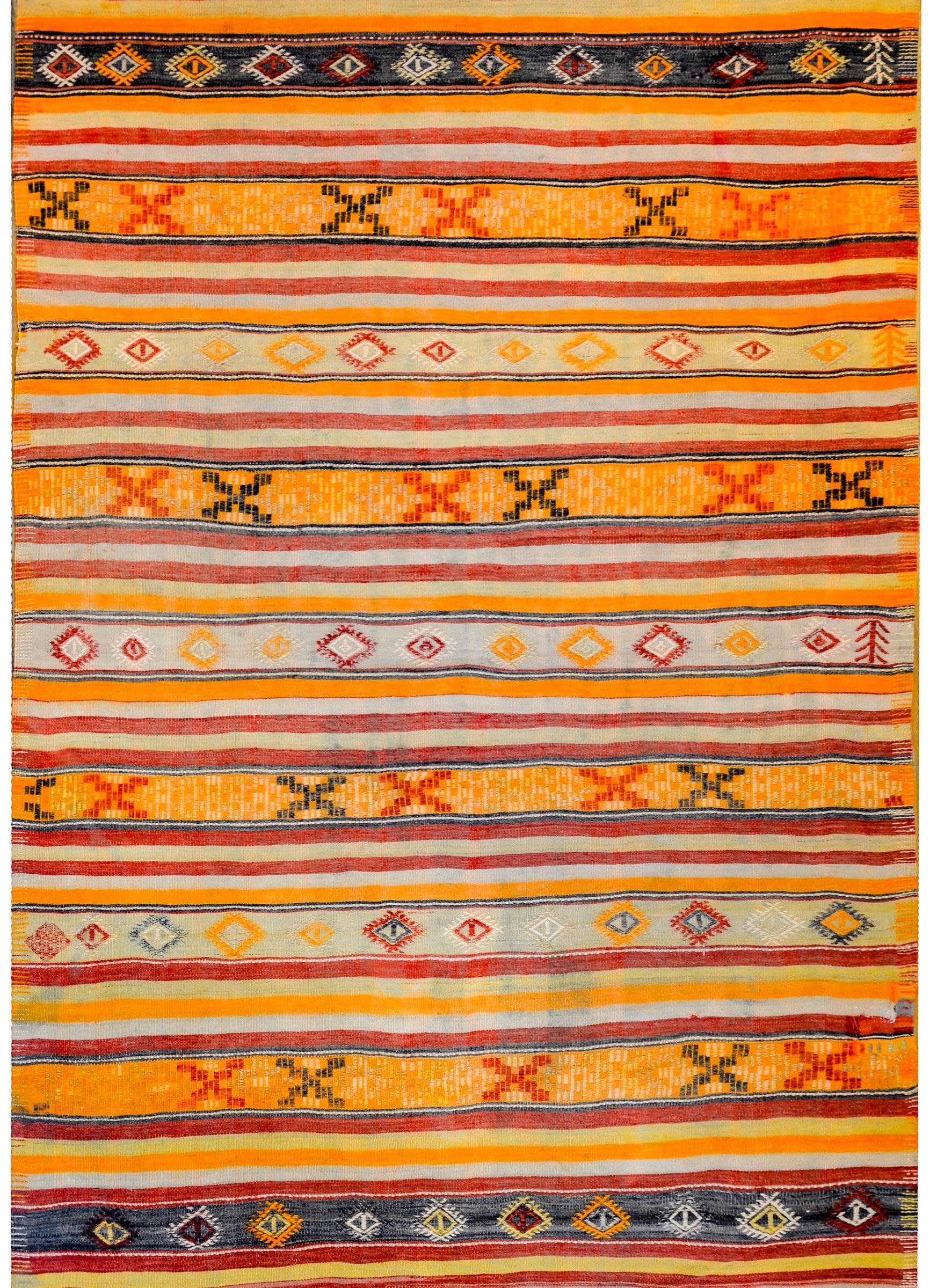 Beautiful Mid-20th Century Turkish Kilim Rug For Sale