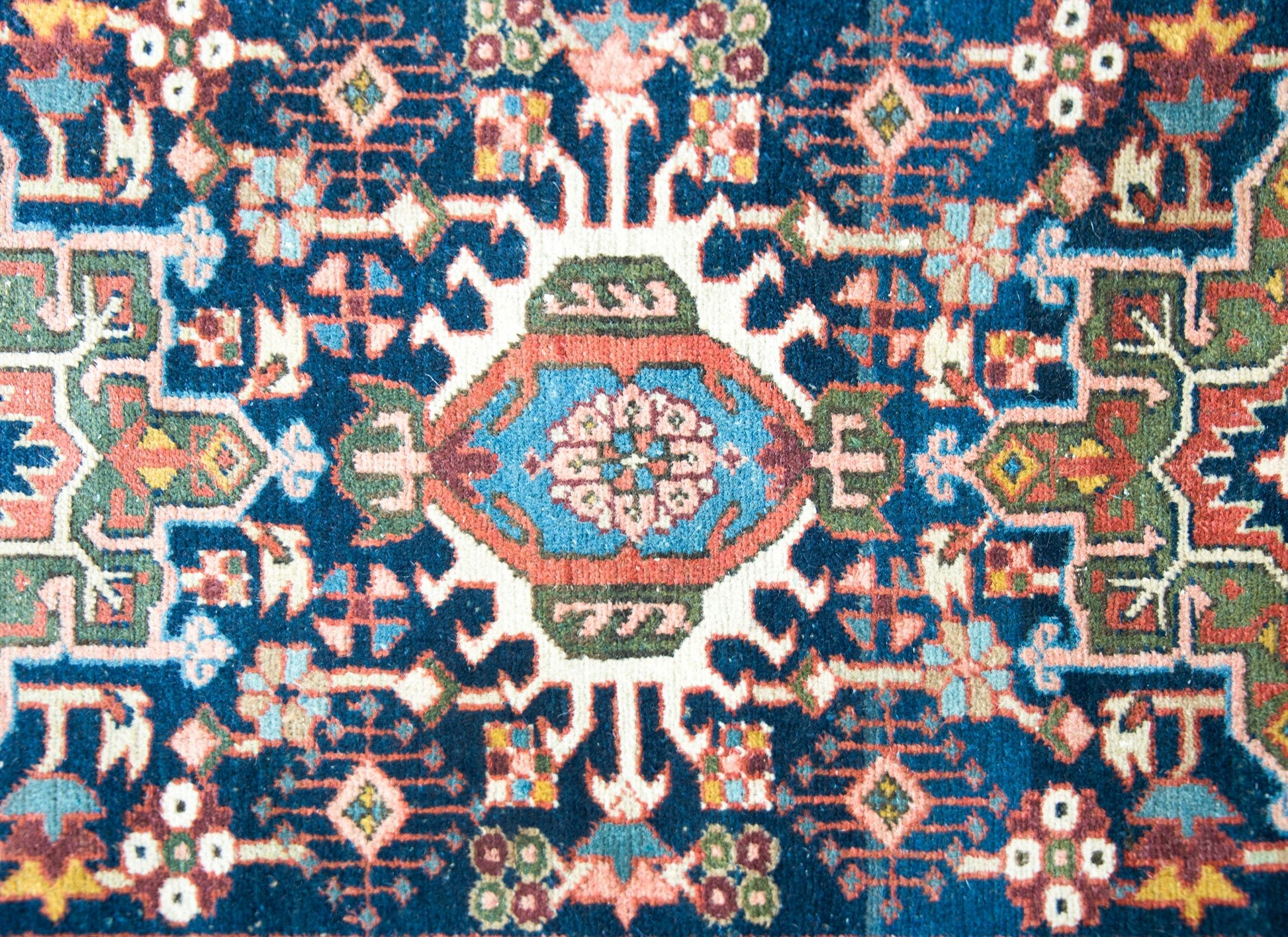 Early 20th Century Persian Heriz Rug For Sale