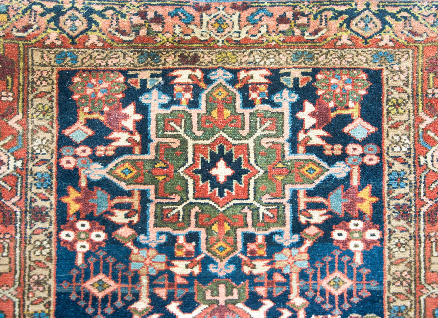 Early 20th Century Persian Heriz Rug For Sale