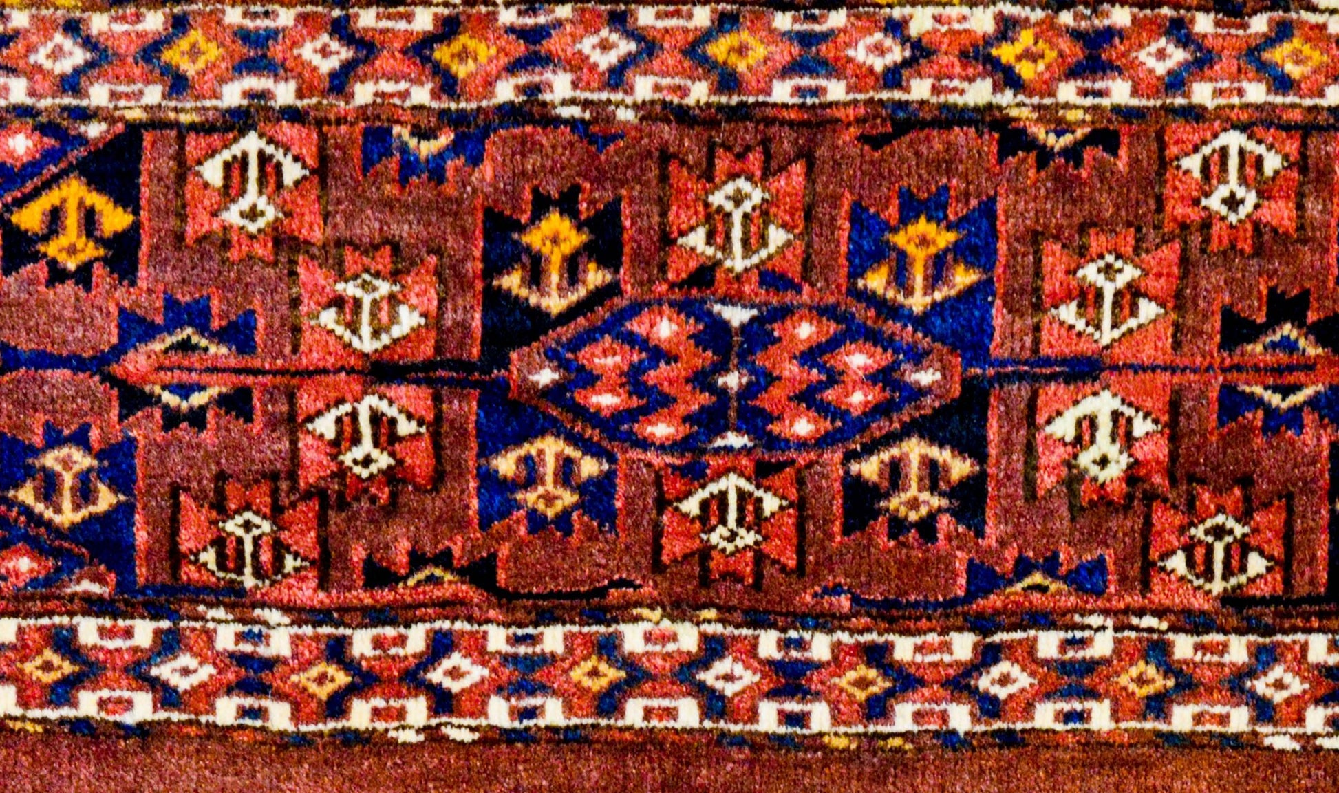 Beautiful 19th Century Yamut Rug For Sale