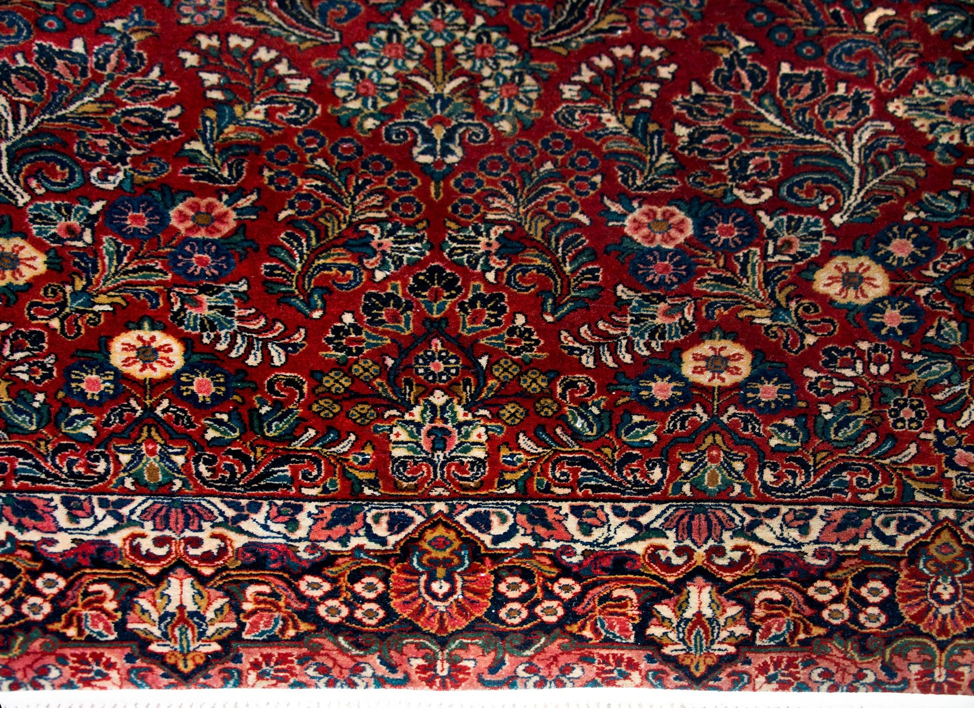 Early 20th Century Persian Sarouk Rug For Sale