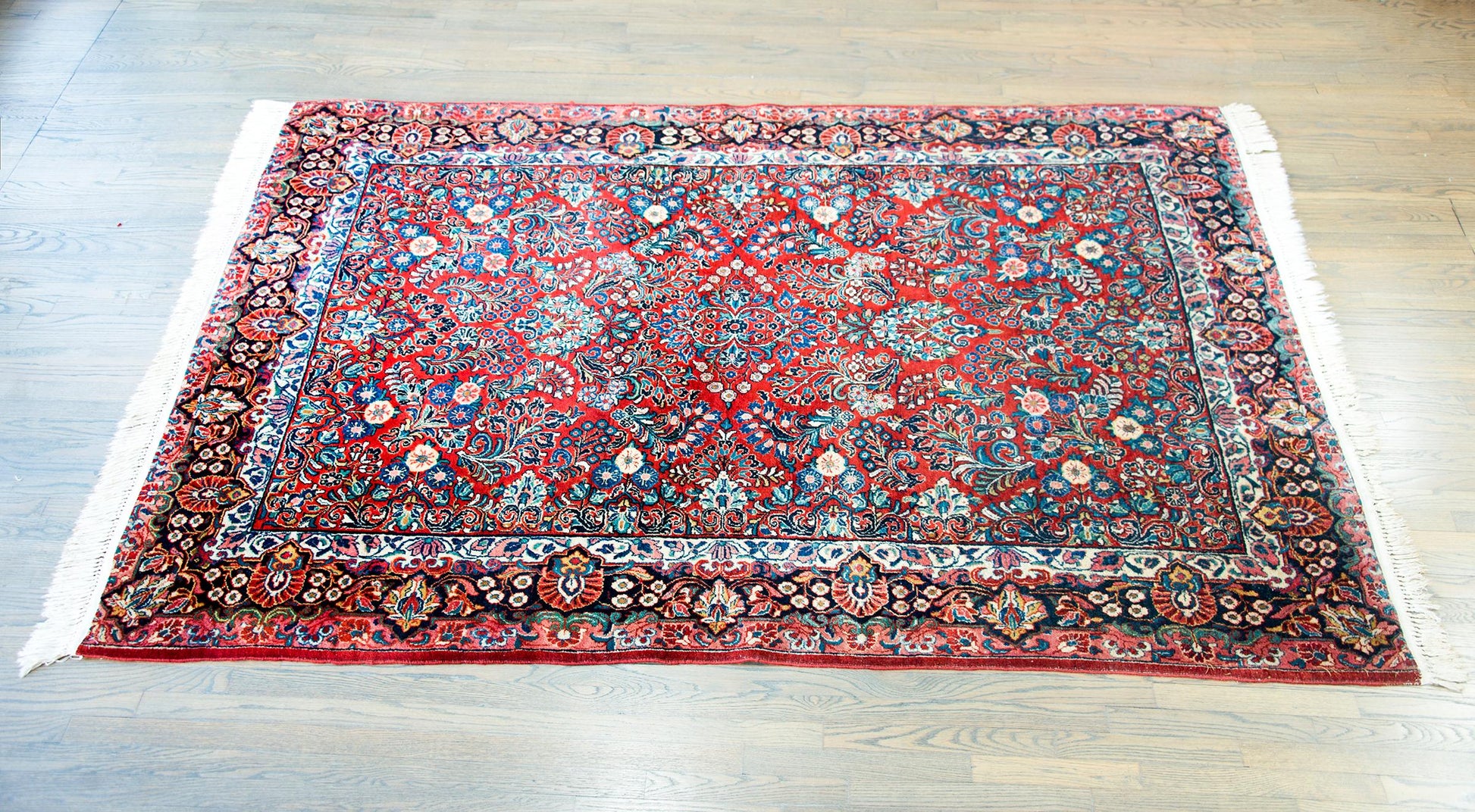 Early 20th Century Persian Sarouk Rug For Sale