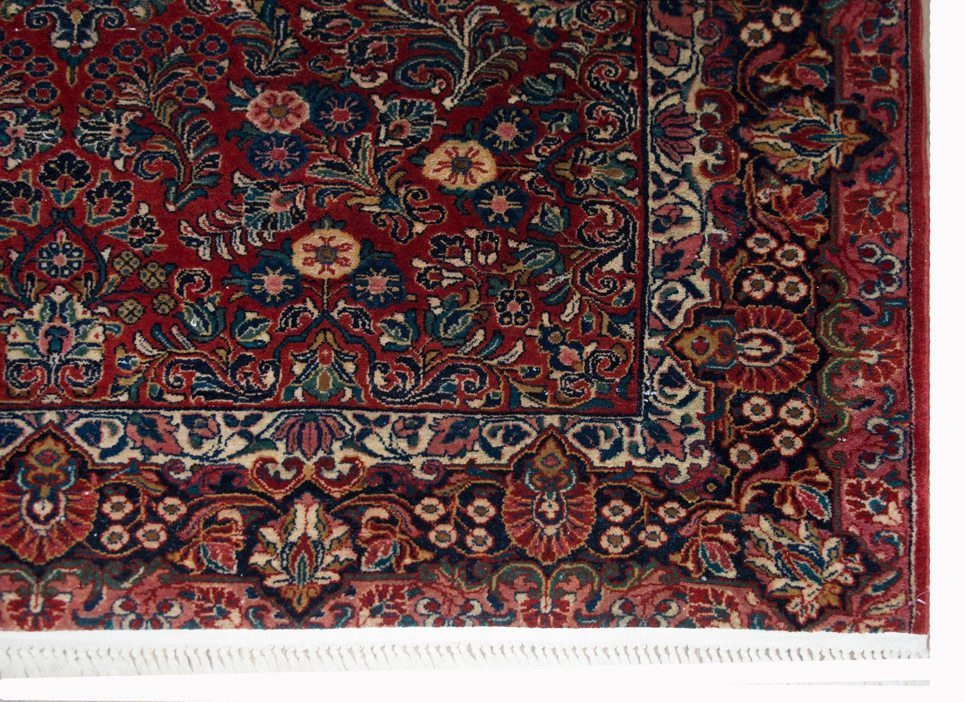 Early 20th Century Persian Sarouk Rug For Sale