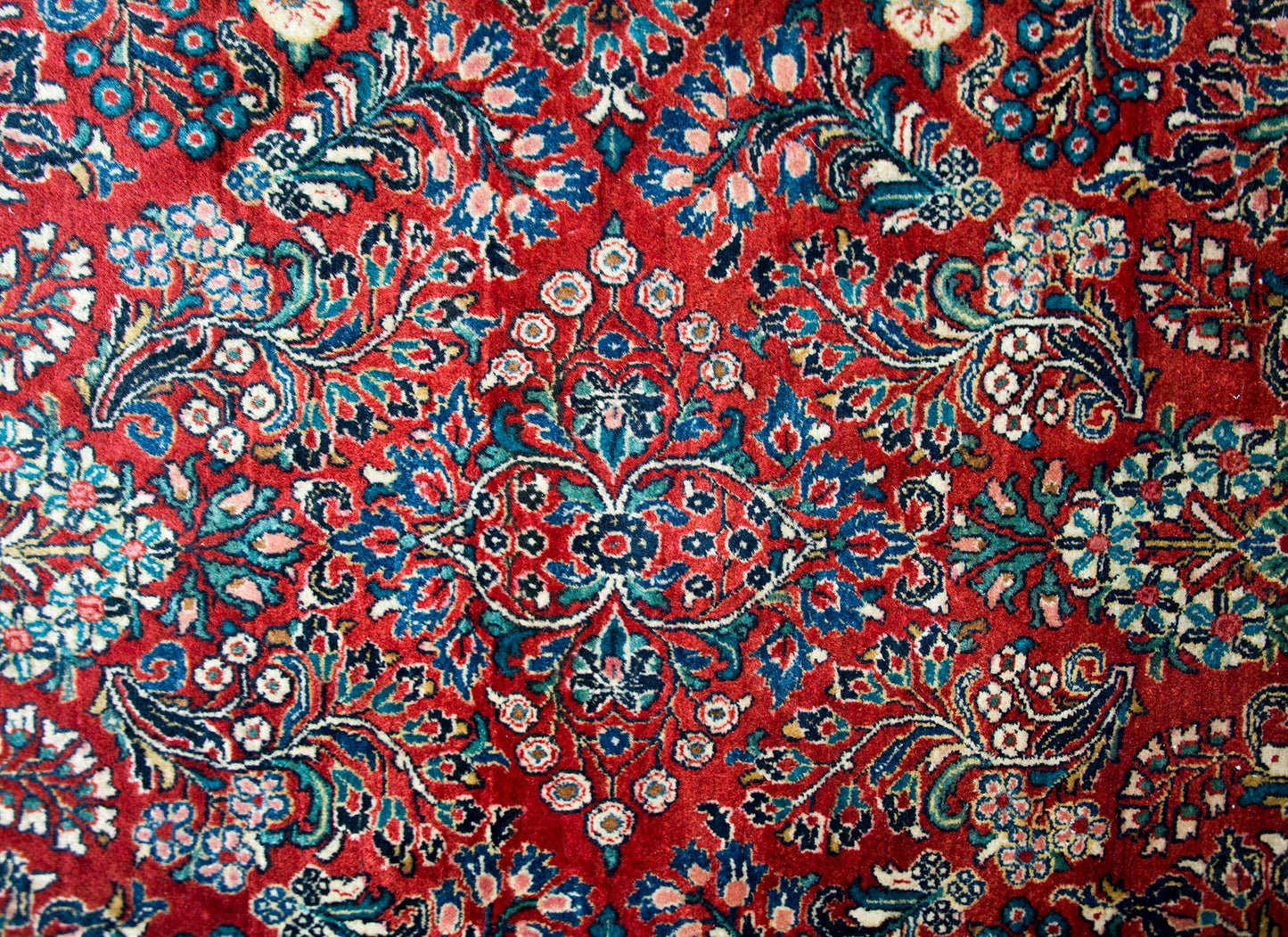 Early 20th Century Persian Sarouk Rug For Sale