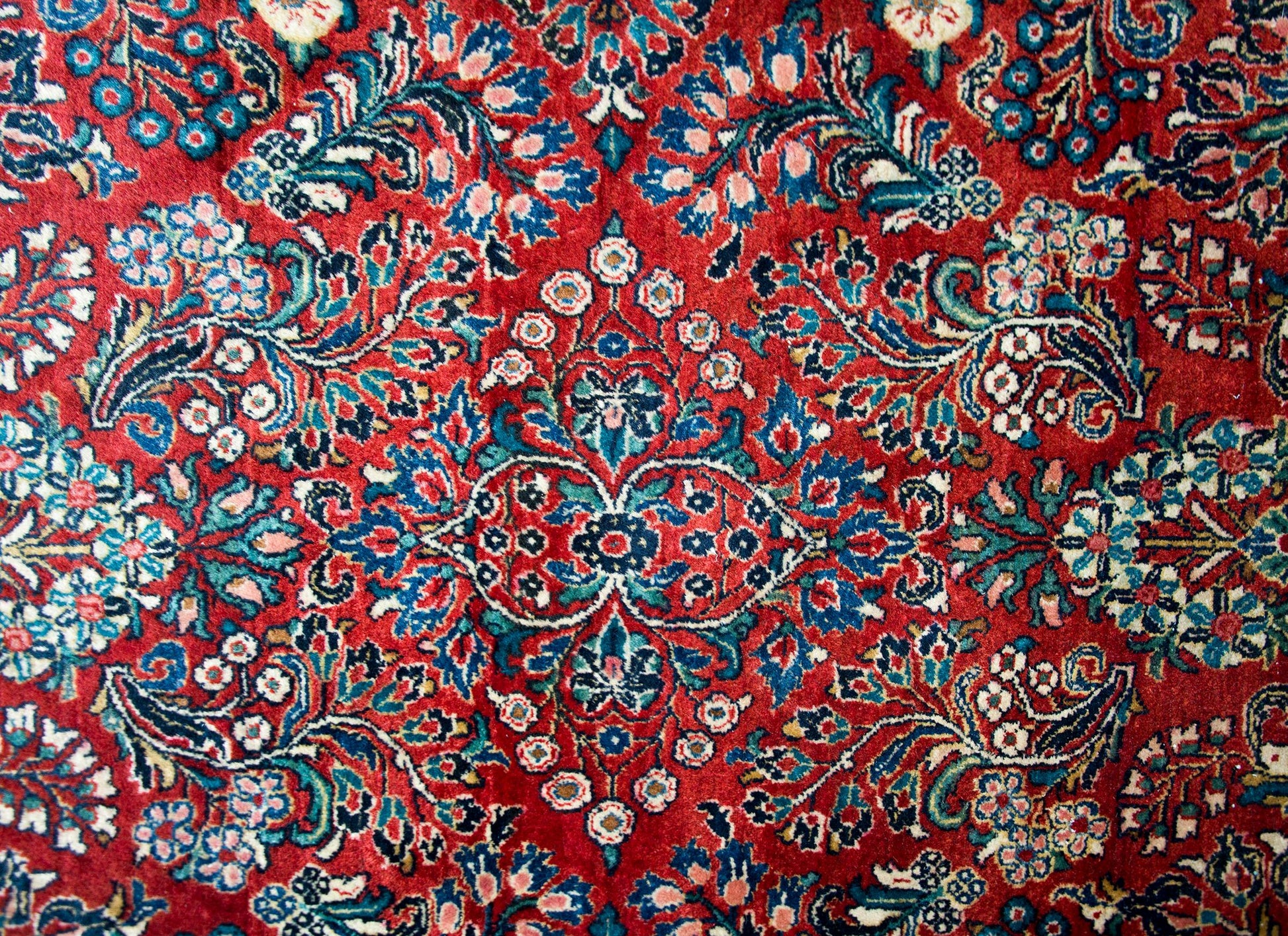 Early 20th Century Persian Sarouk Rug For Sale