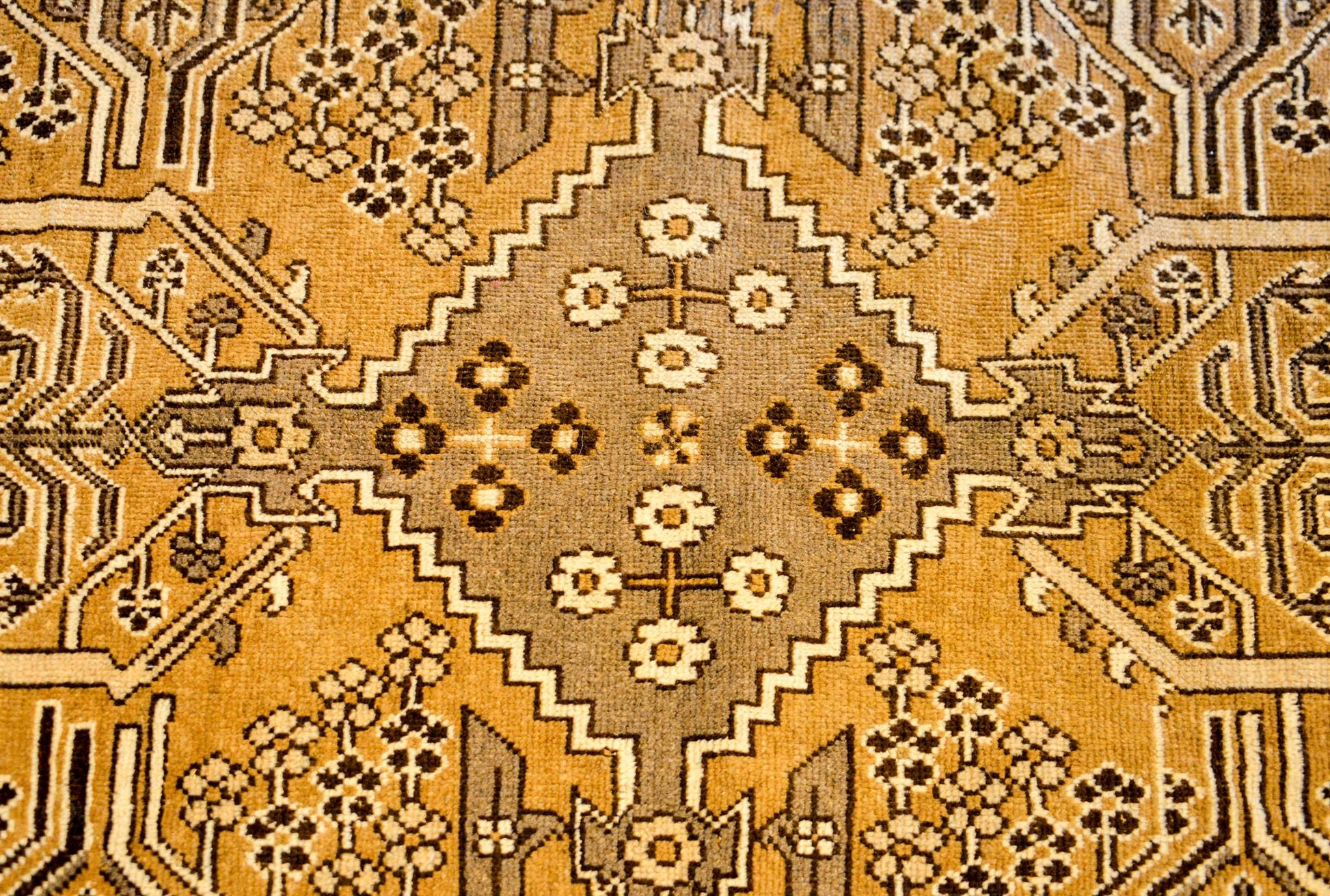 Wonderful Early 20th Century Bakhtiari Rug For Sale