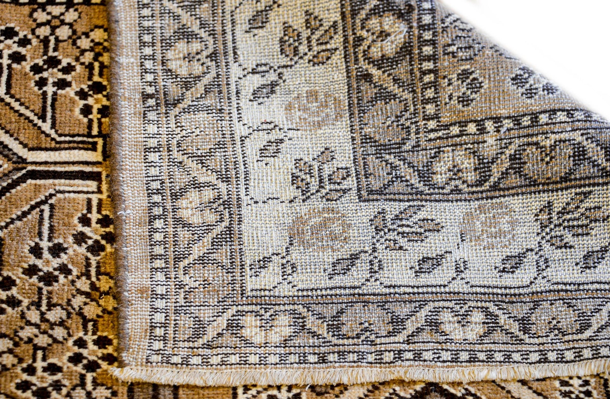Wonderful Early 20th Century Bakhtiari Rug For Sale