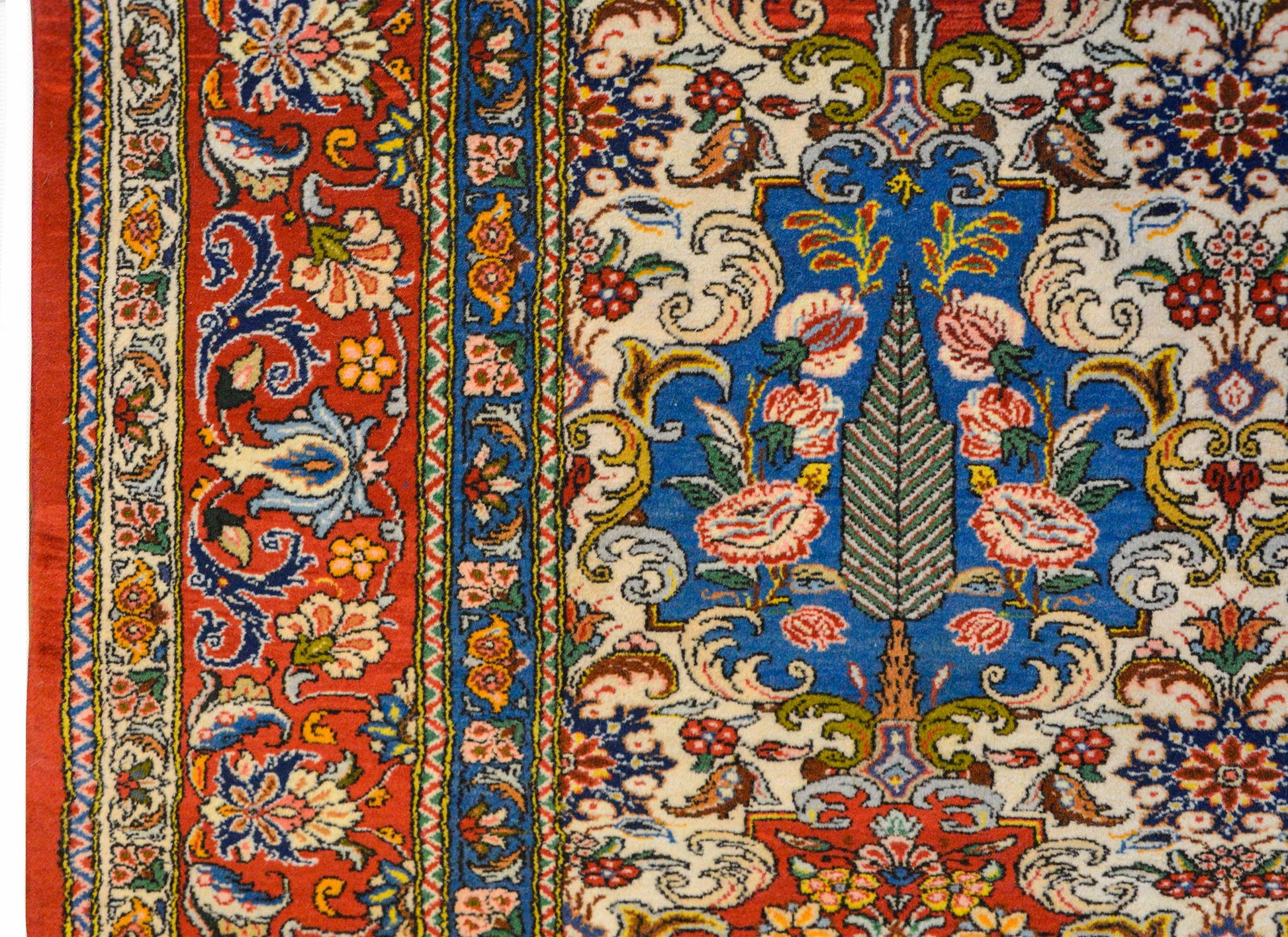 Outstanding Vintage Bakhtiari Rug For Sale