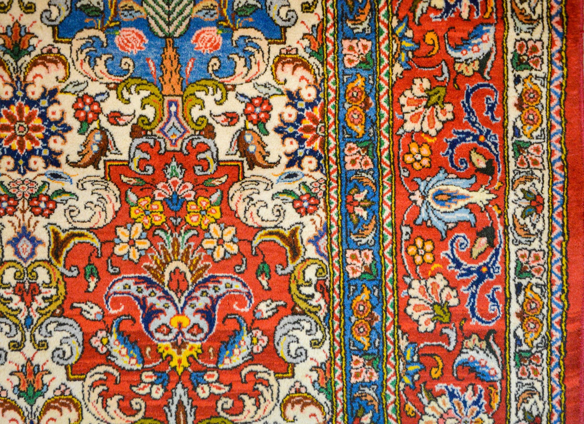 Outstanding Vintage Bakhtiari Rug For Sale