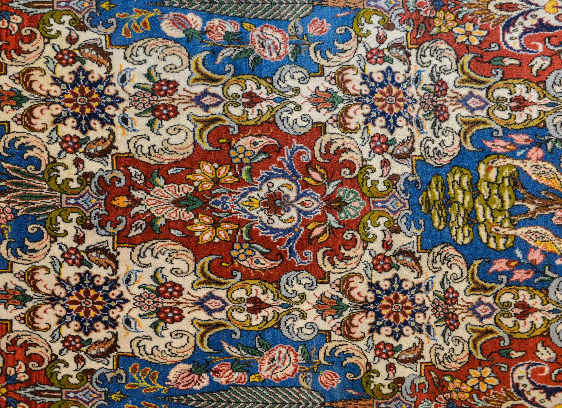 Outstanding Vintage Bakhtiari Rug For Sale