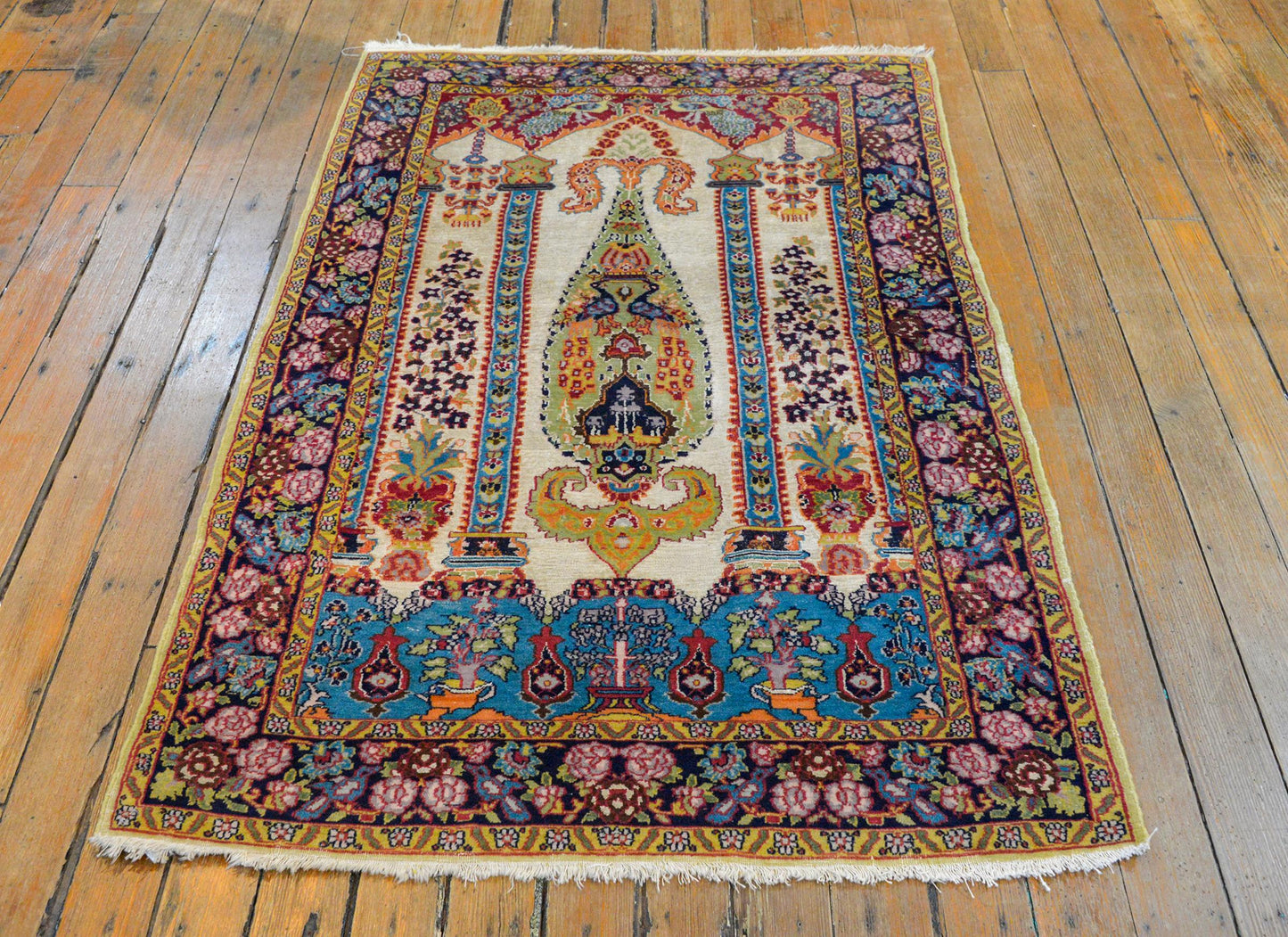 Beautiful Isfahan Prayer Rug For Sale