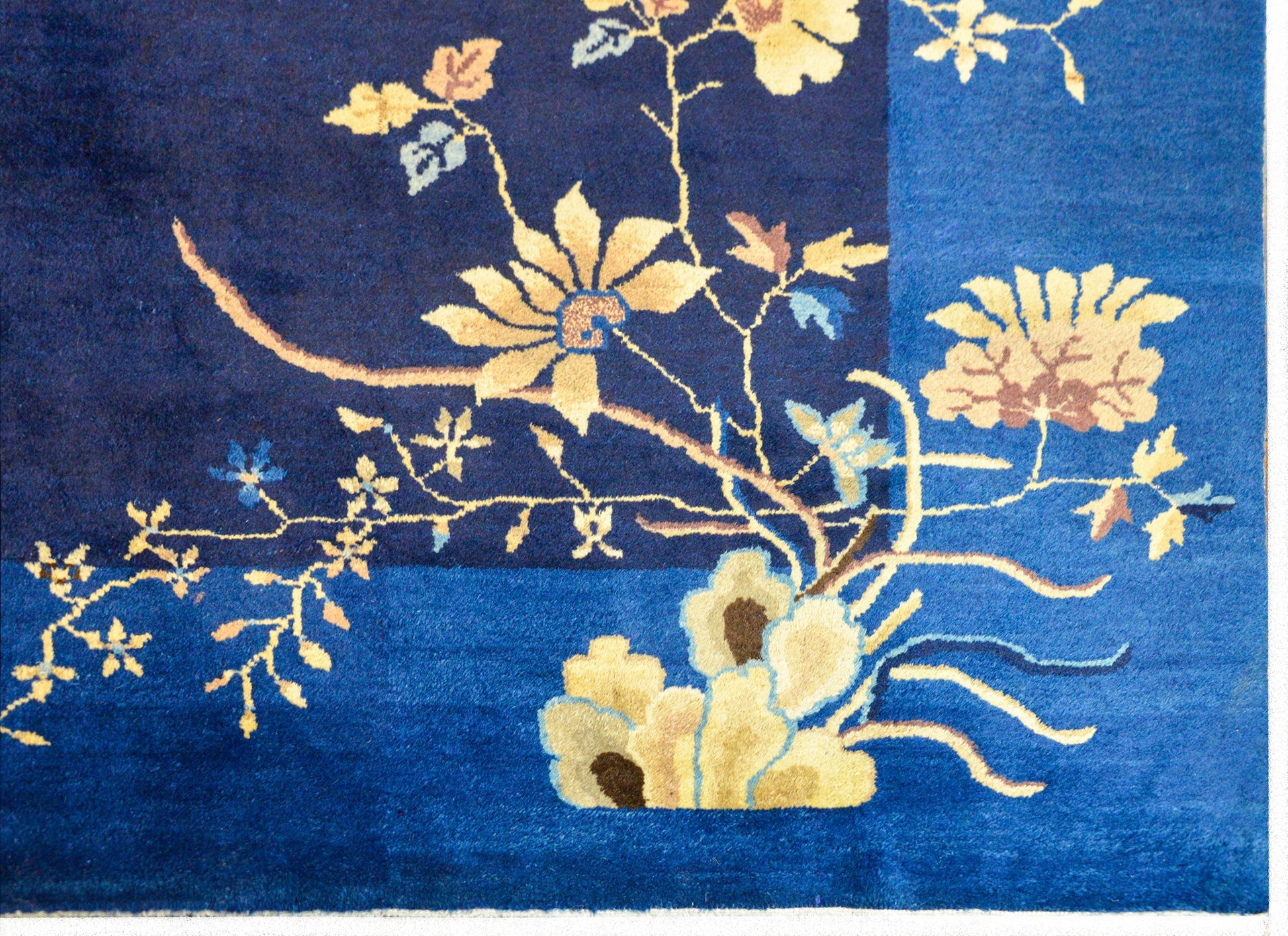 Outstanding Early 20th Century Chinese Art Deco Rug For Sale