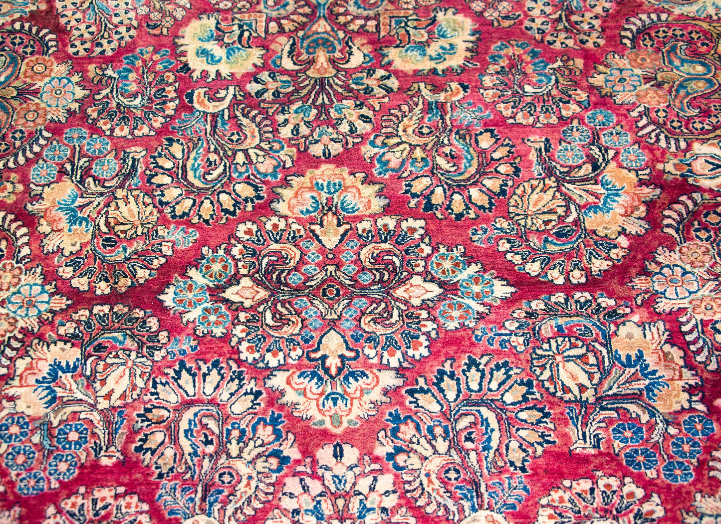 Early 20th Century Persian Sarouk Rug For Sale