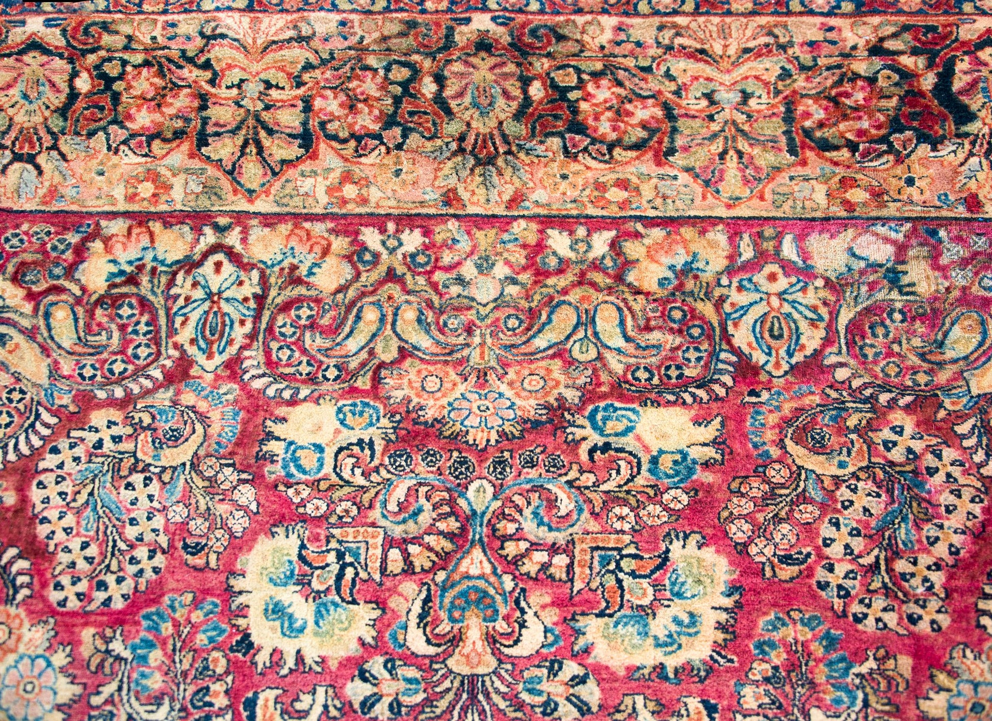Early 20th Century Persian Sarouk Rug For Sale