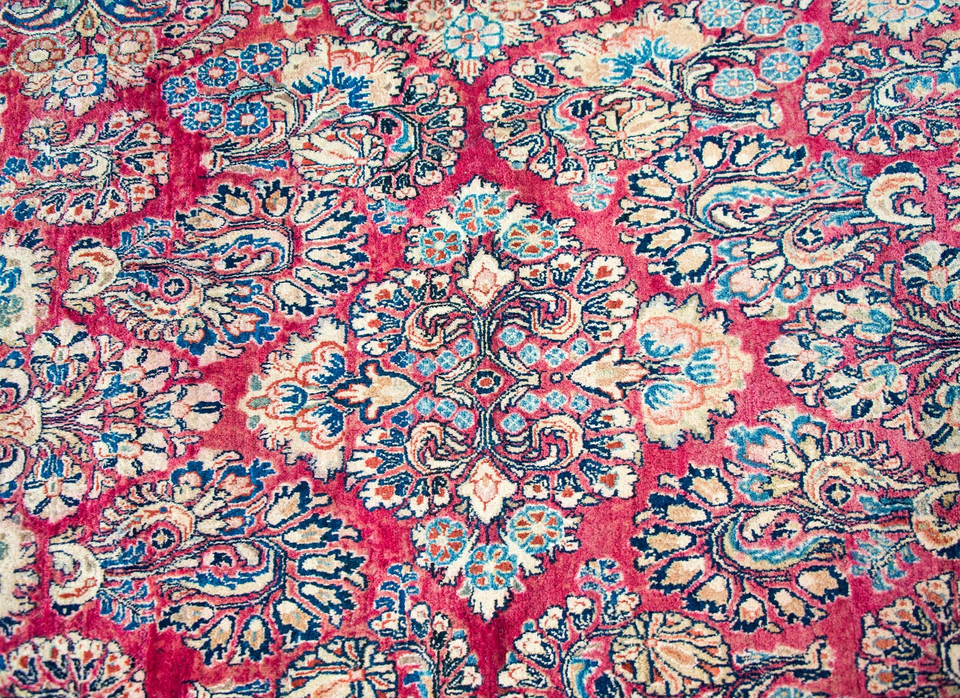 Early 20th Century Persian Sarouk Rug For Sale