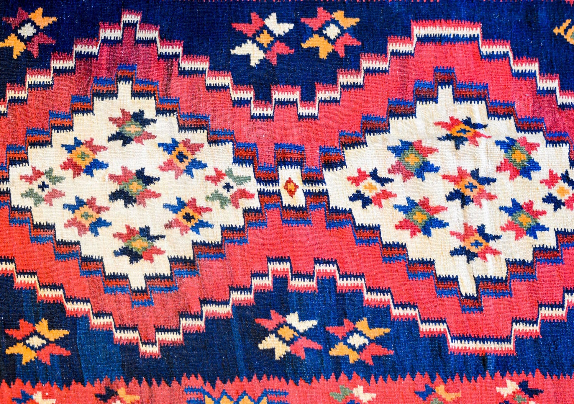 Exceptional Late 20th Century Saveh Kilim Rug For Sale