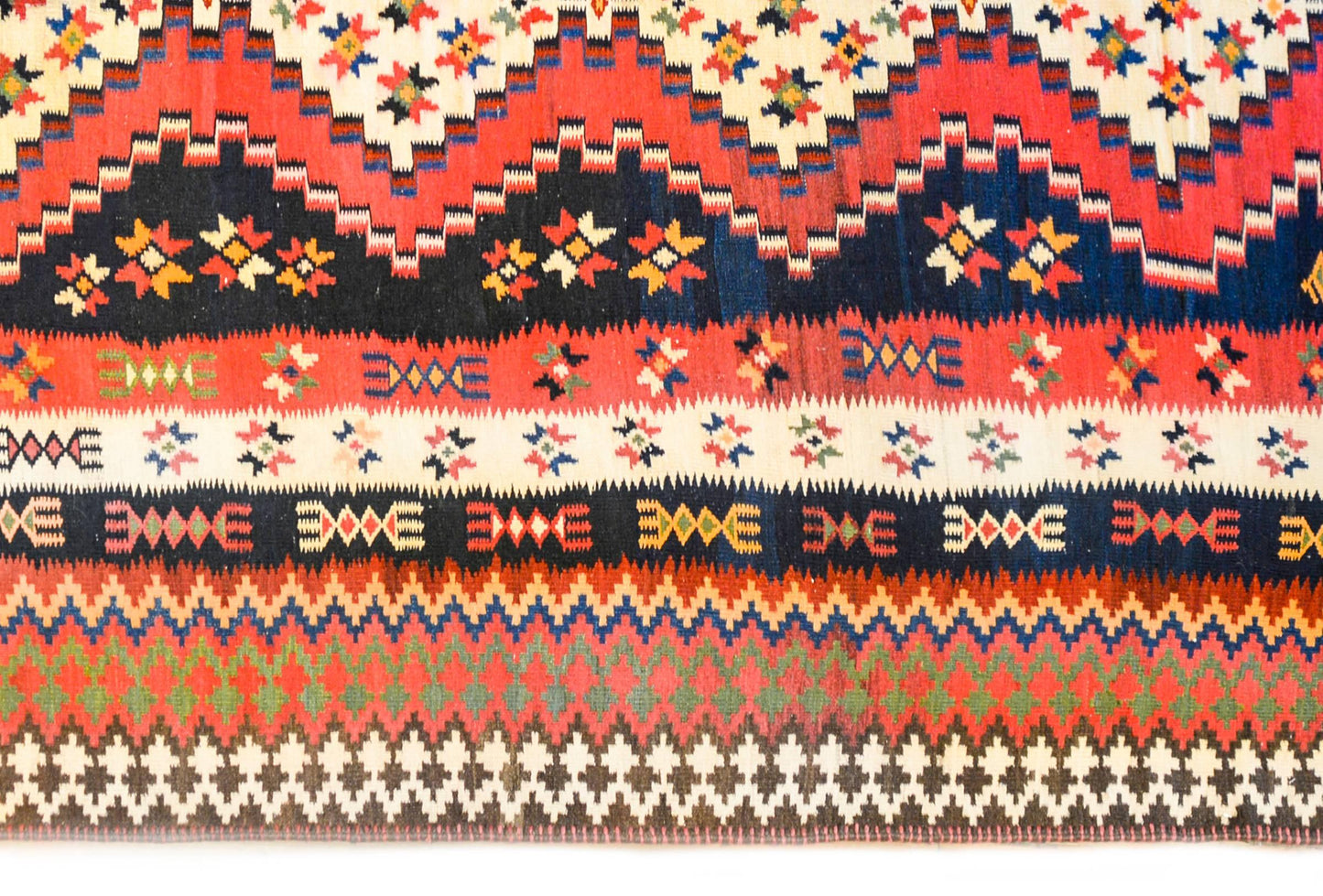 Exceptional Late 20th Century Saveh Kilim Rug For Sale