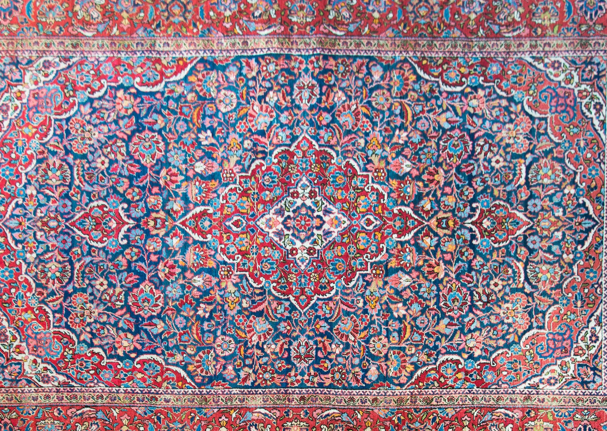 Early 20th Century Persian Kashan Rug For Sale
