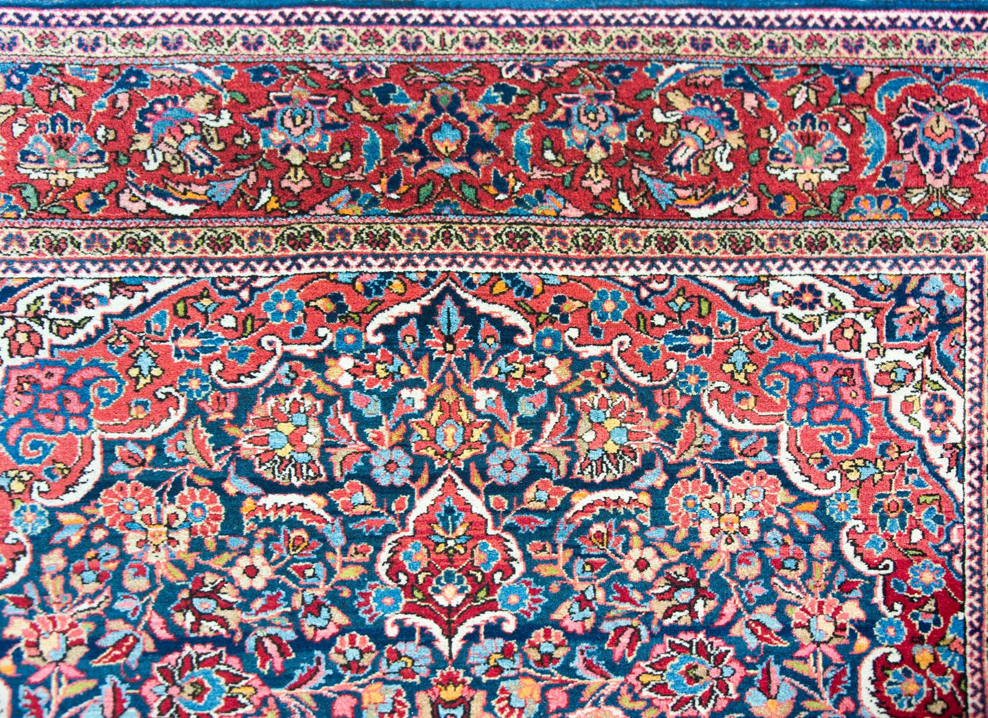 Early 20th Century Persian Kashan Rug For Sale