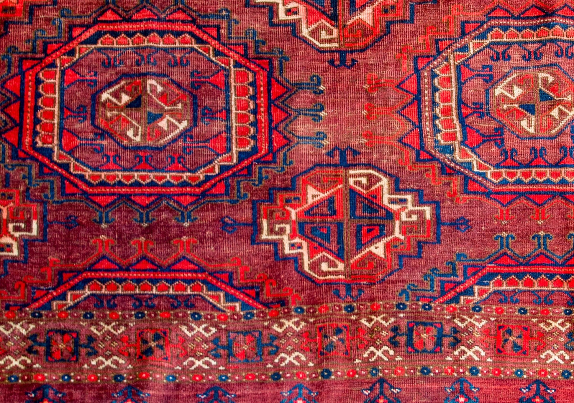 Wonderful Early 20th Century Juval Bag Face Rug For Sale