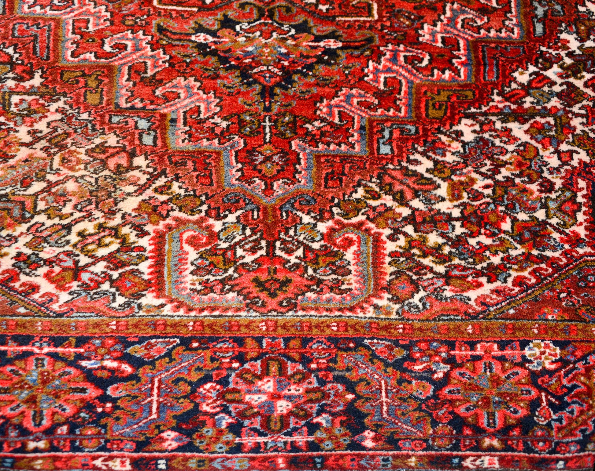 Late 20th Century Persian Heriz Rug For Sale